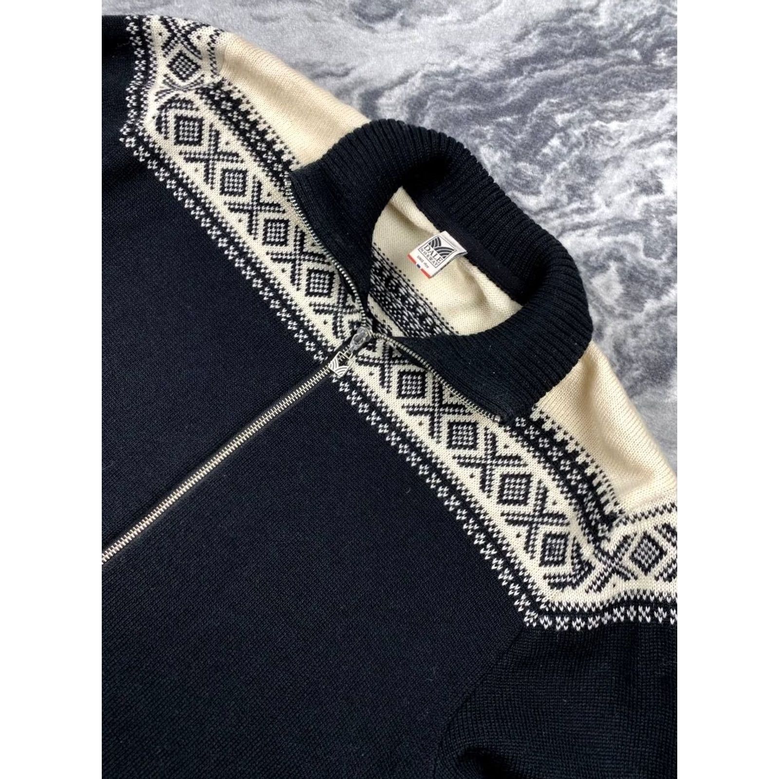 Dale Of Norway VINTAGE Dale Of Norway Sweater Men 2XL Black Wool Knit Fair Isle Skiing Long Sleeve Size US XXL / EU 58 / 5 - 2 Thumbnail