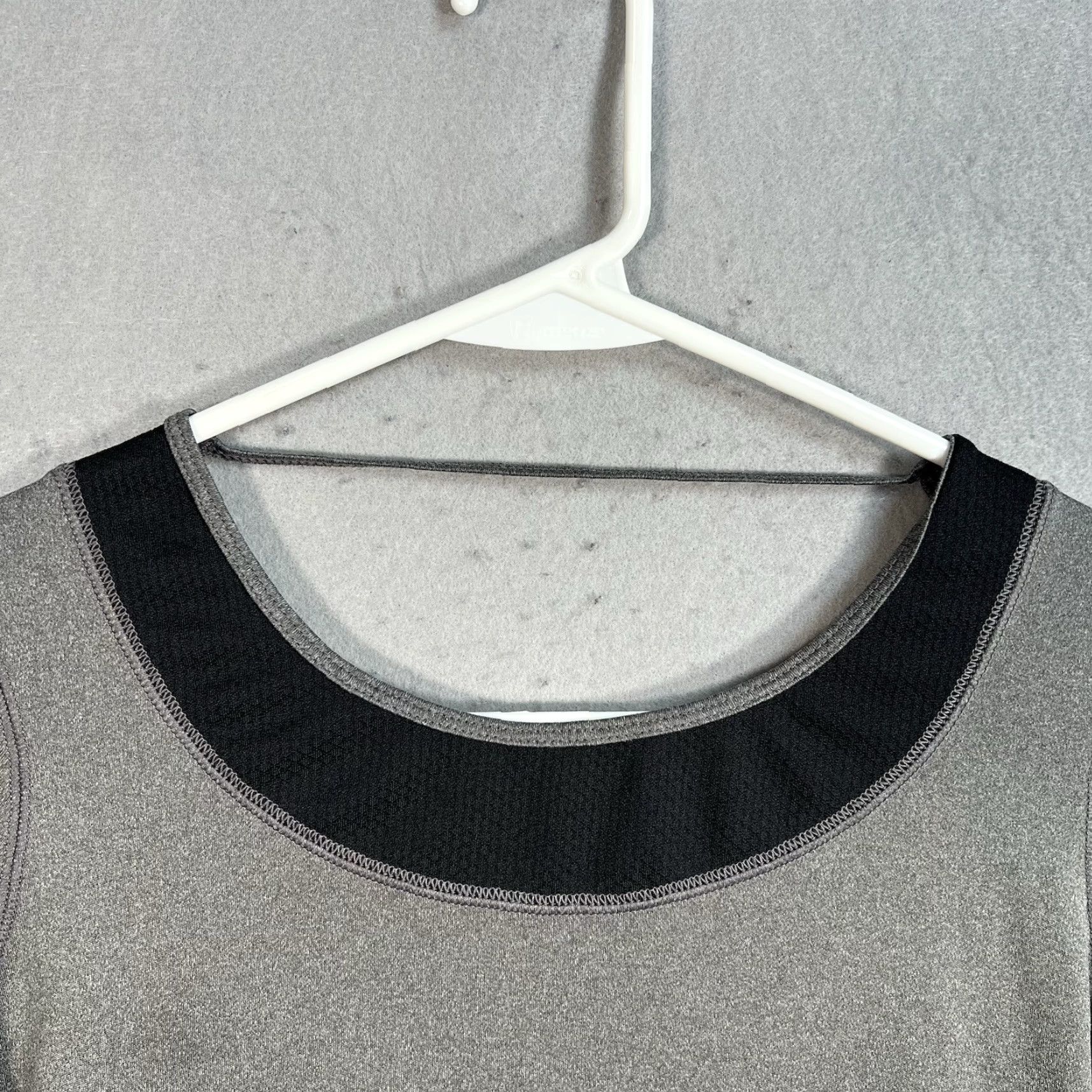 Asics VINTAGE ASICS Running Shirt Womens XS Gray Long Sleeve Thumb Hole Size XS / US 0-2 / IT 36-38 - 4 Thumbnail
