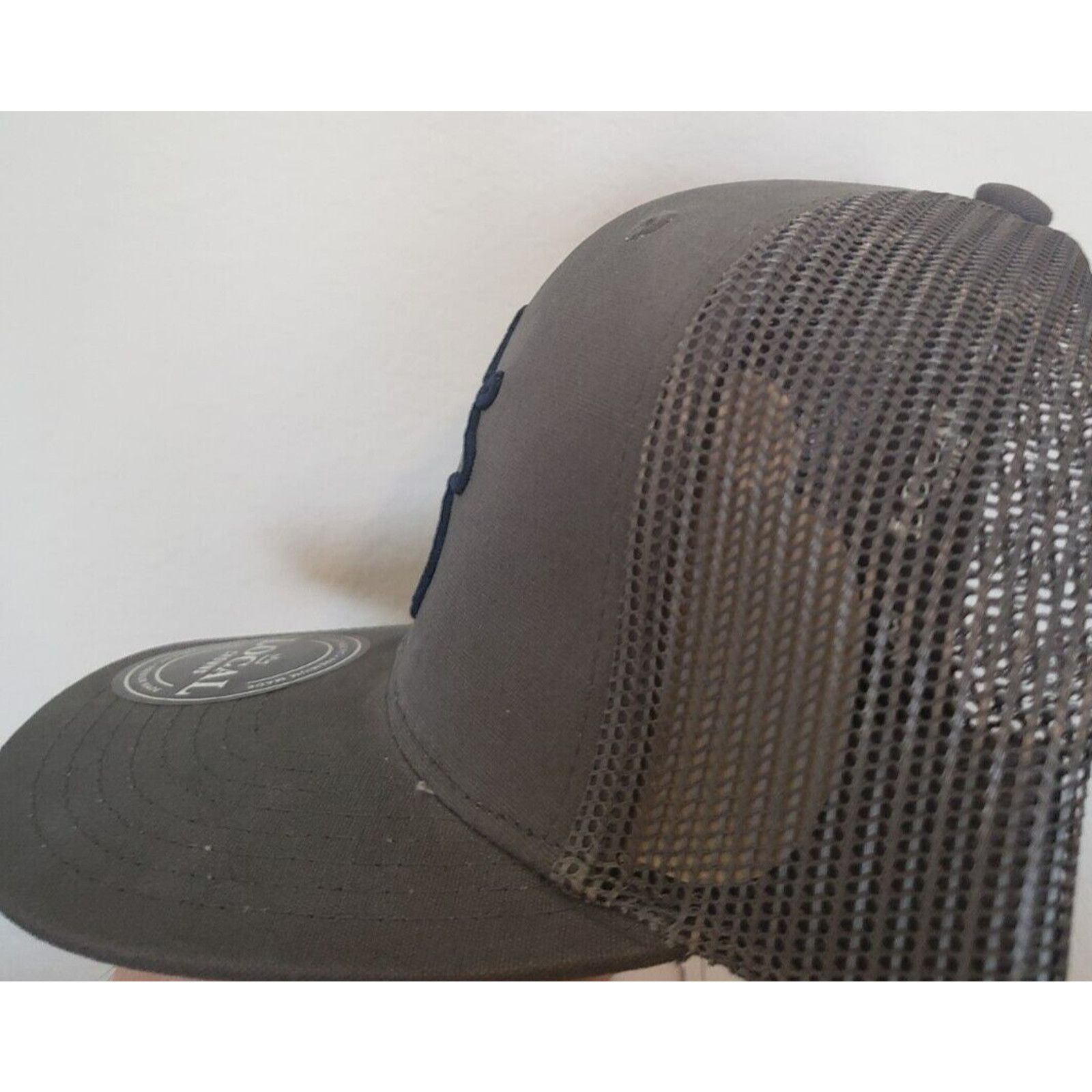 Other Local Crowns Cap Deer Animal Wavy Mesh Trucker Snapback Gray Size ONE SIZE - 4 Thumbnail