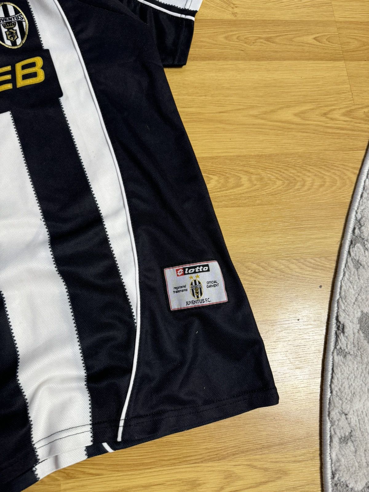 Lotto Sport × Vintage Lotto 2002-2003 Juventus FC Home (size XL) Size US XL / EU 56 / 4 - 3 Thumbnail