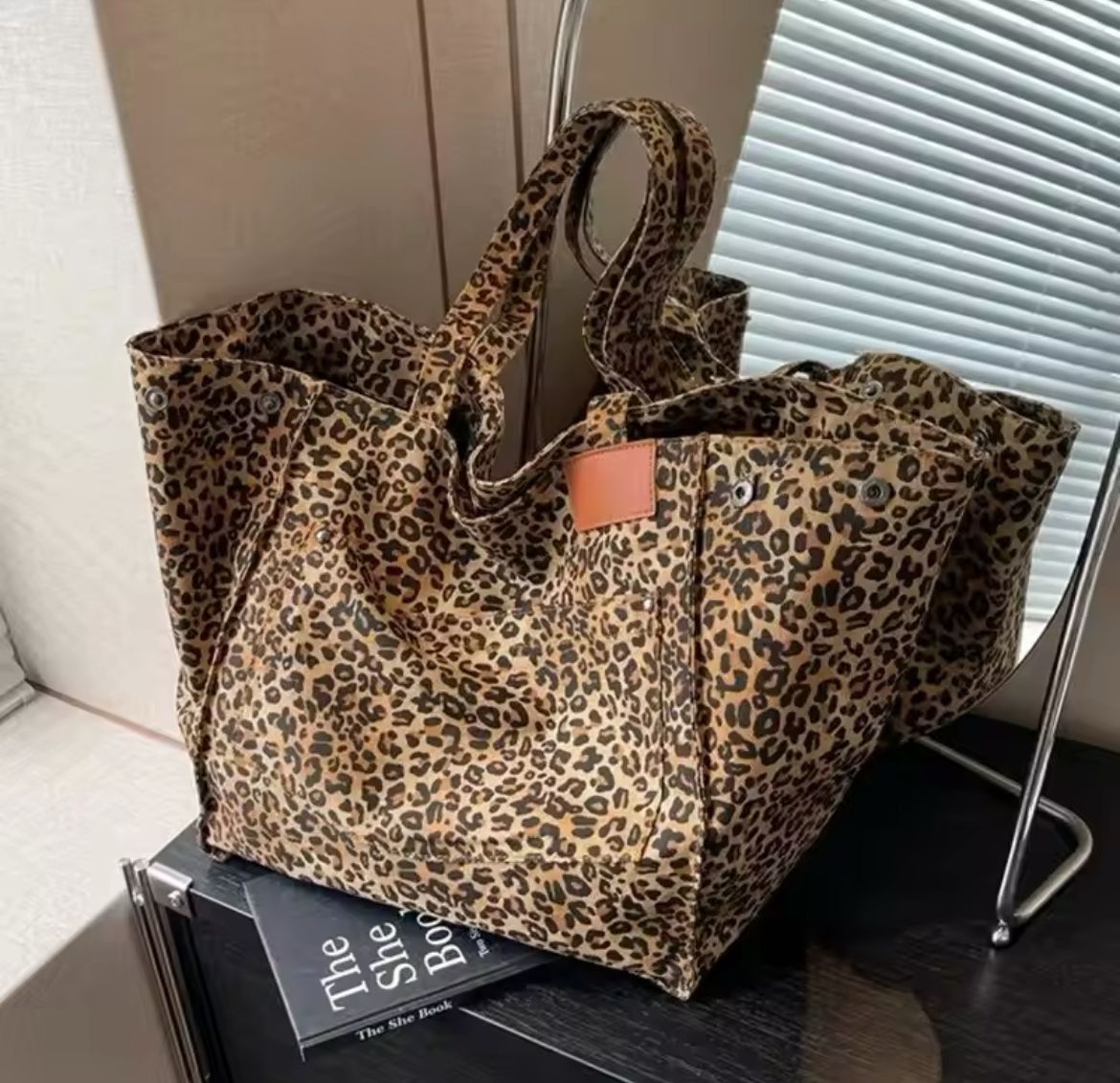 Japanese Brand 90s aesthetic leopard print messenger shoulder bag Size ONE SIZE - 1 Thumbnail