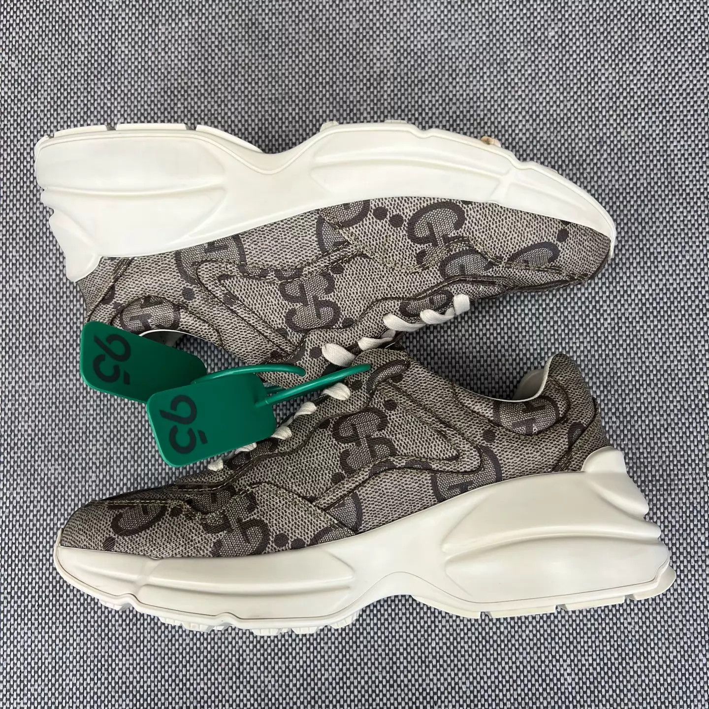 Gucci Gucci Rhyton All Over Print Khaki 37.5 US Worn 2-3x Size US 7 / IT 37 - 3 Thumbnail