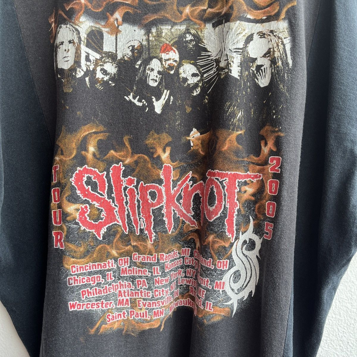 Slipknot VINTAGE CUSTOM SLIPKNOT TOUR 2005 FRONT BACK PRINTED TSHIRT Size US XL / EU 56 / 4 - 12 Thumbnail