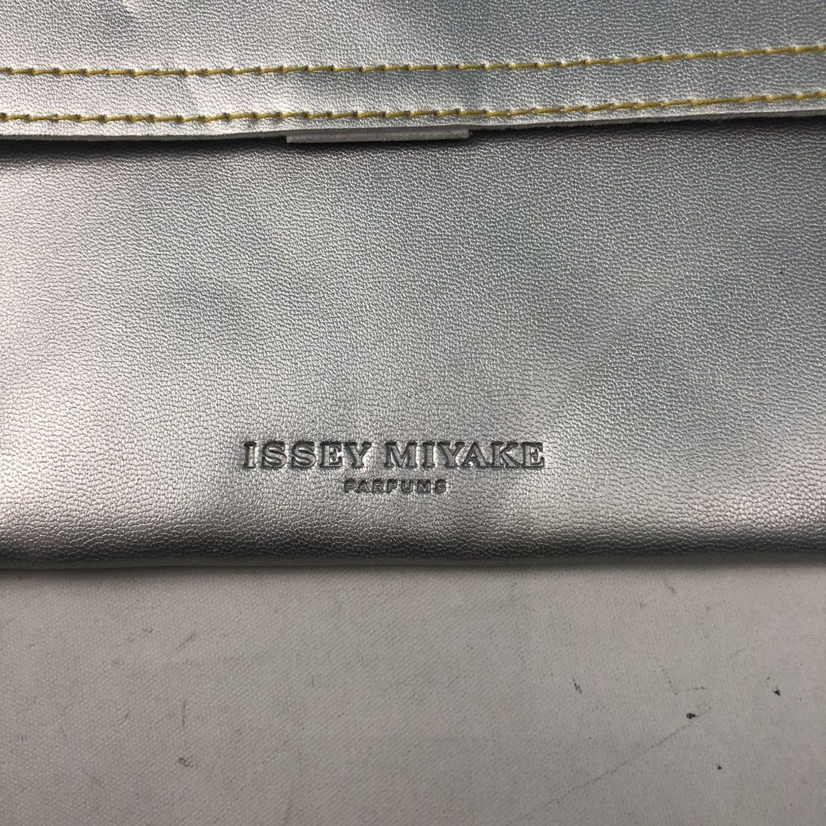 Issey Miyake × Pleats Please Issey Miyake ISSEY MIYAKE PARFUMS POUCH WALLET Size ONE SIZE - 3 Thumbnail