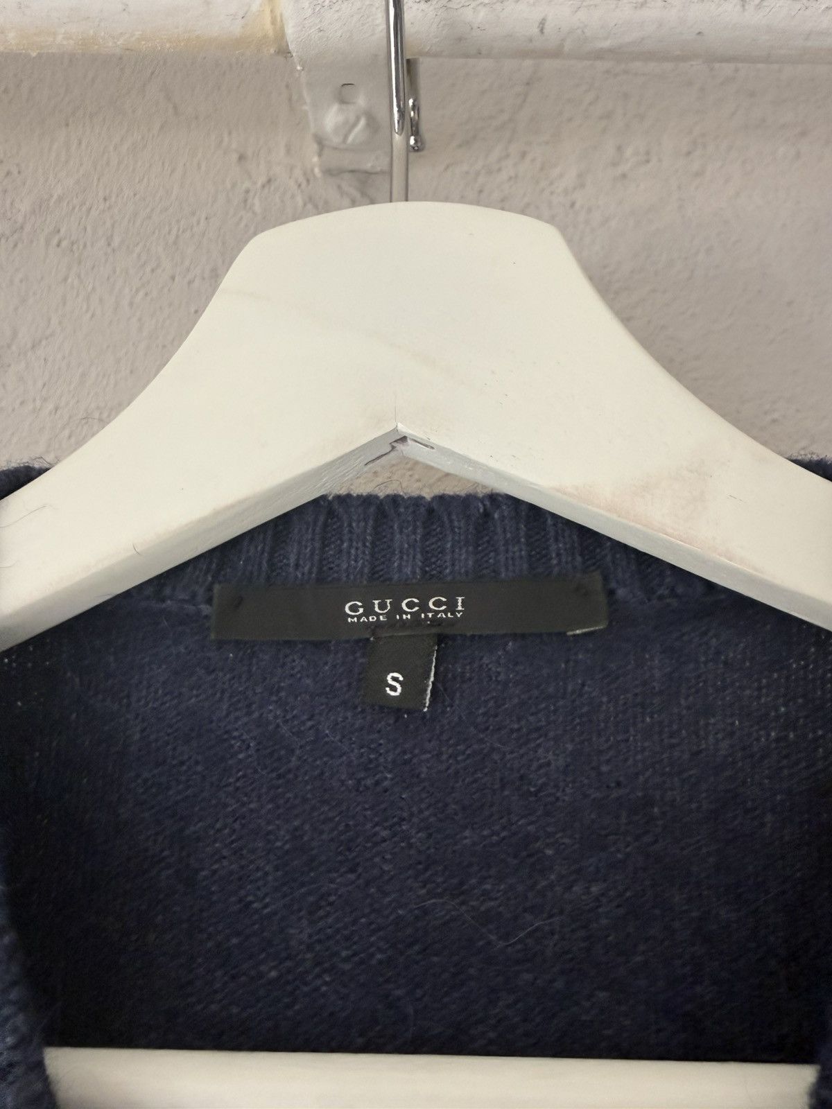 Gucci Navy V-Neck Knit Sweater with Suede Shoulder Panels Size US S / EU 44-46 / 1 - 4 Thumbnail
