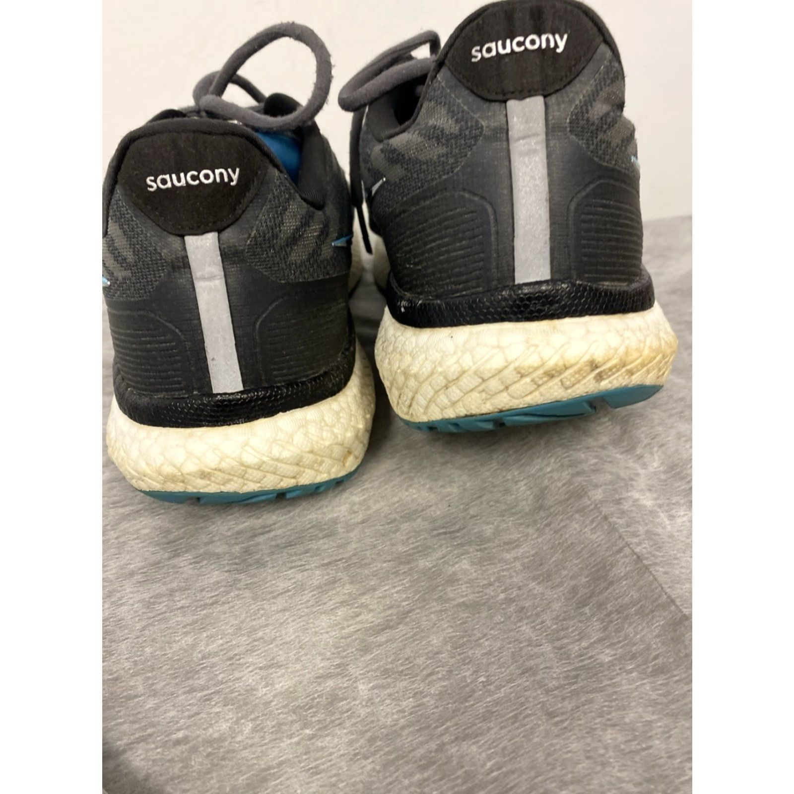 Saucony Saucony Men's Triumph 20 Sneaker Shoes Running Shoes Size 11.5 M US Dark Gray Black Athletic Shoes Mens Size US 11 / EU 44 - 4 Thumbnail