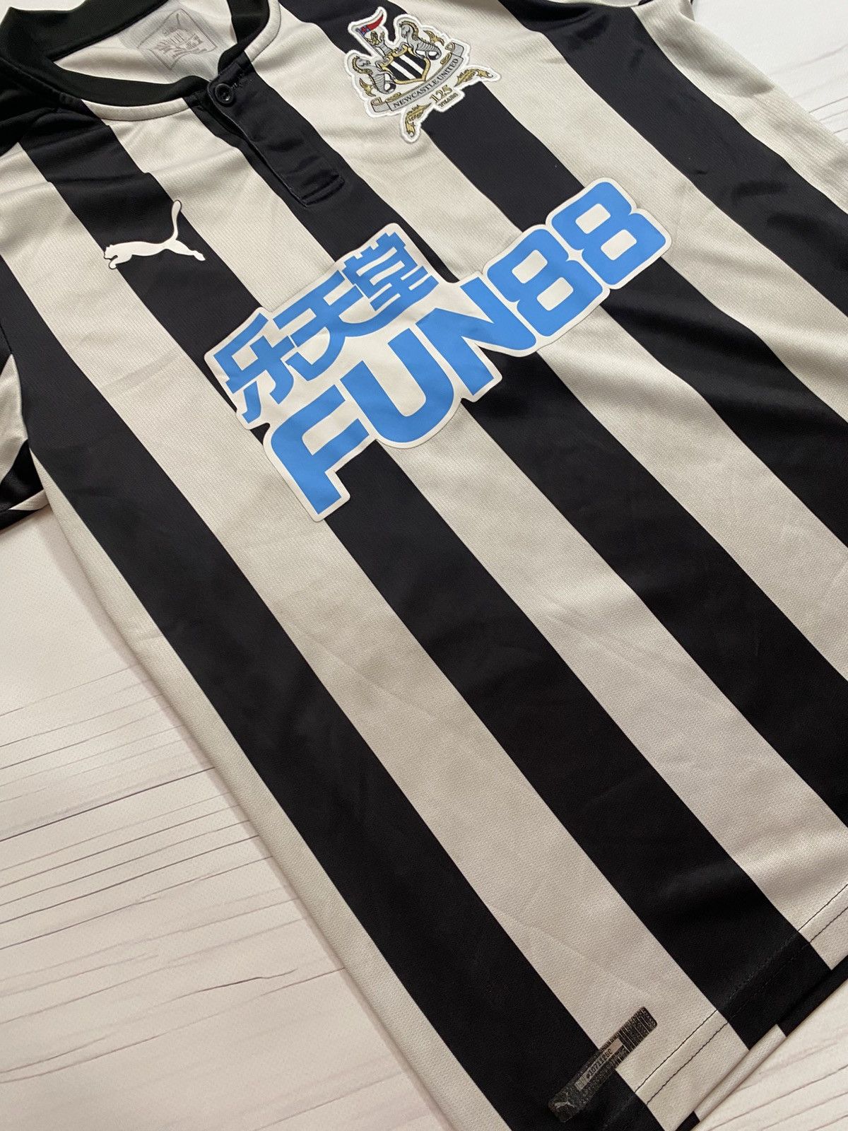 Vintage Puma Newcasle United 2017/18 home football y2k t shirt Size US M / EU 48-50 / 2 - 13 Thumbnail