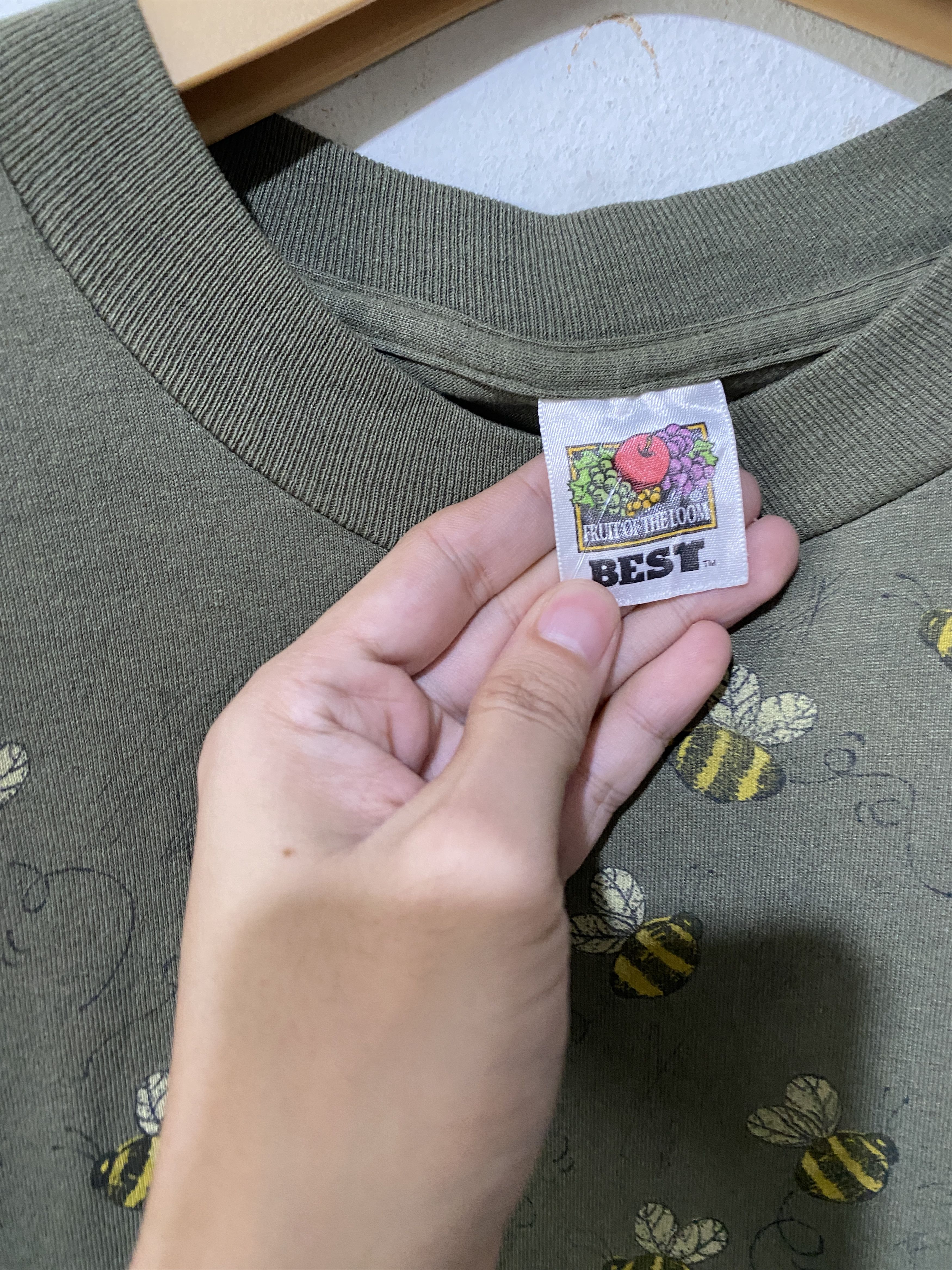 Vintage Vintage 90s Bees Shirt Size US XL / EU 56 / 4 - 7 Thumbnail
