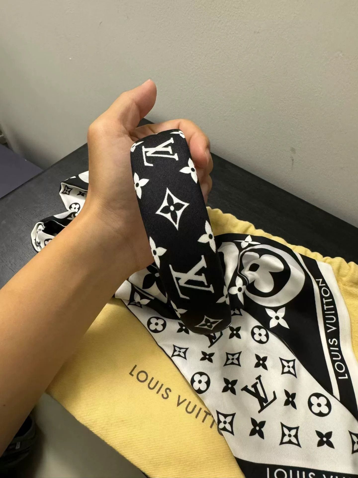 Louis Vuitton Louis Vuitton Monogram Silk Hair Band Size US S / EU 44-46 / 1 - 3 Thumbnail