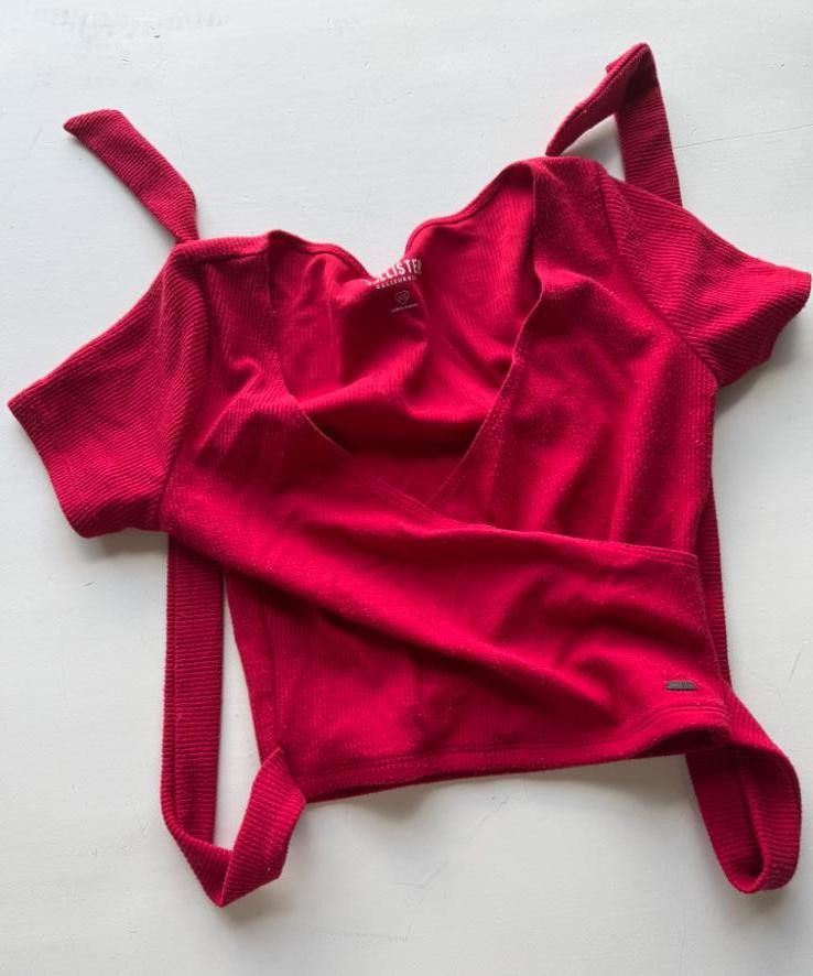 Designer Hollister Red Top XS Size XS / US 0-2 / IT 36-38 - 1 Thumbnail