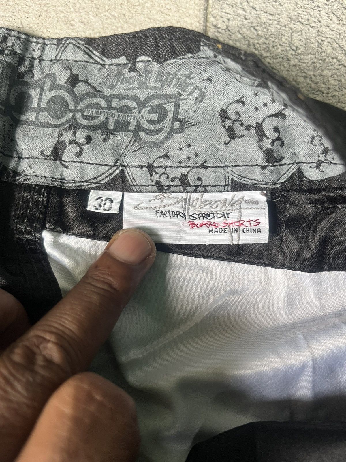 Band Tees × Billabong VINTAGE RARE ALL OVER PRINT FOO FIGHTERS BILLABONG SHORTS Size US 30 / EU 46 - 6 Thumbnail