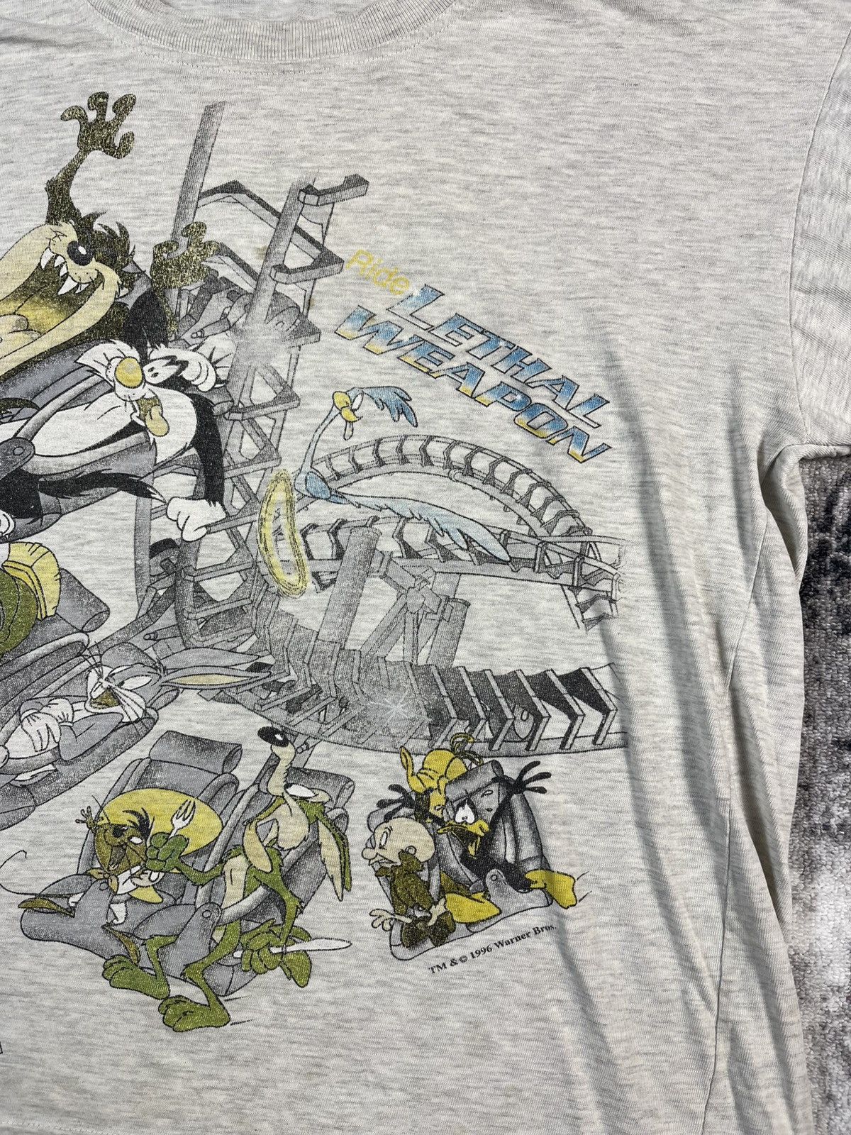 Warner Bros Vintage 1996 Warner Bros Movie World Looney Tunes Tee Size US XL / EU 56 / 4 - 5 Thumbnail