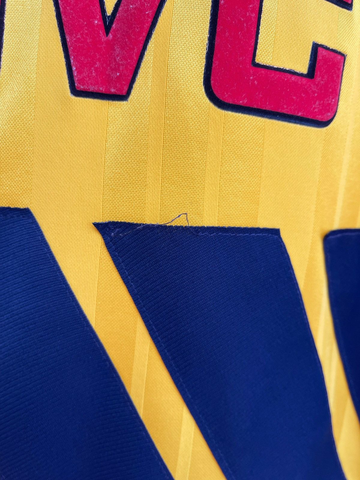 Vintage Arsenal 1993-1994 Away Shirt Jersey Vintage Adidas 40-42 Size US M / EU 48-50 / 2 - 9 Thumbnail