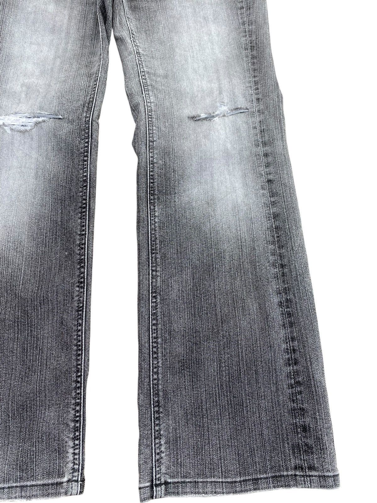 Japanese Brand Japanese Brand Faded Wash Ripped Style Flare Jeans Size US 32 / EU 48 - 6 Thumbnail