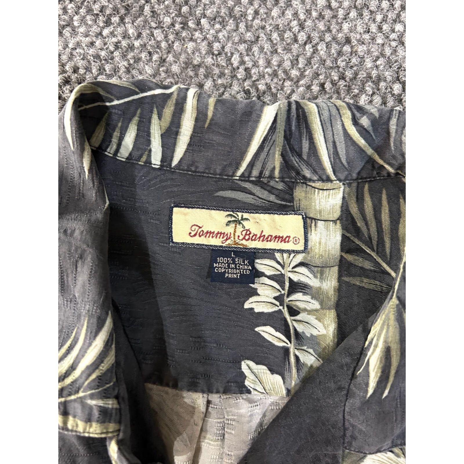 Tommy Bahama Tommy Bahama Button-Up Shirt Mens Large Charcoal Gray Palm Print Silk Hawaiian Floral Short Sleeve Button-Front Size US L / EU 52-54 / 3 - 4 Thumbnail