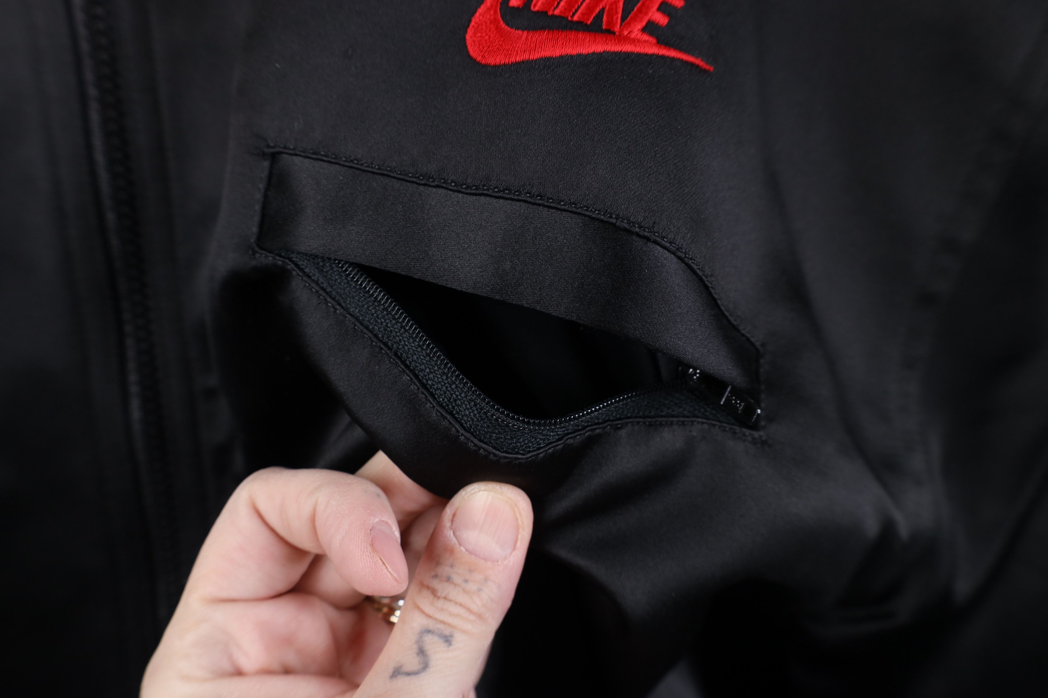 Nike Vintage 90s Nike Racing Team James Satin Bomber Jacket Black Size US L / EU 52-54 / 3 - 6 Thumbnail