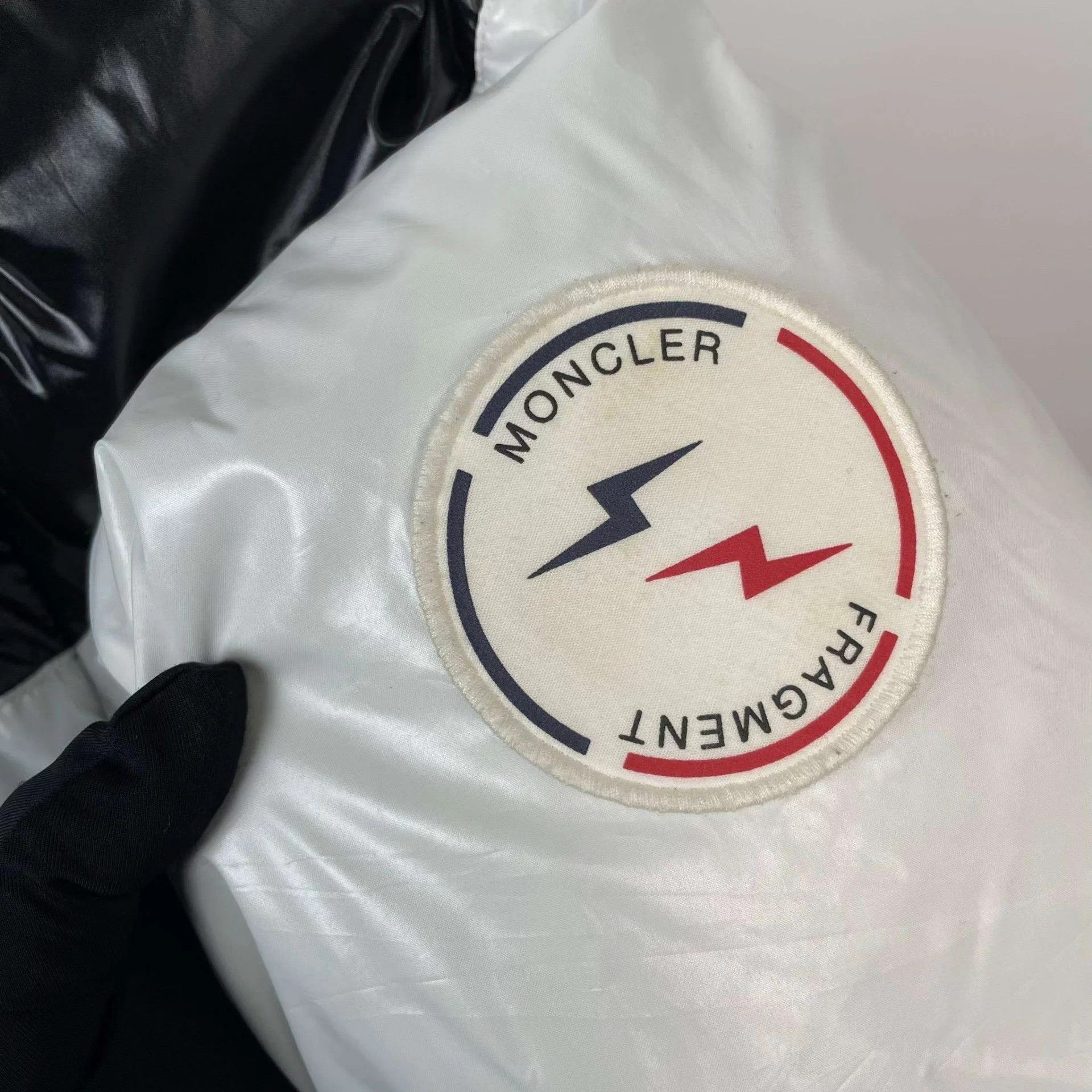 Moncler Moncler black and white sport down jacket size 4 Size US XL / EU 56 / 4 - 4 Thumbnail
