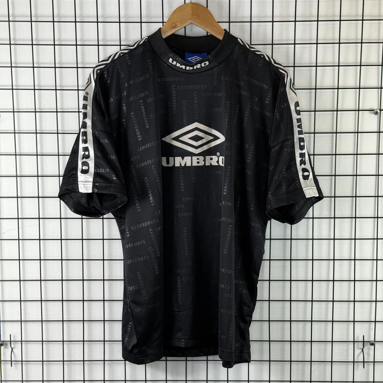 Umbro Umbro Drill Top Black T shirt Tee Vintage Size US M / EU 48-50 / 2 - 1 Thumbnail