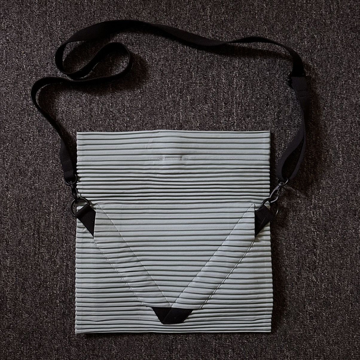 Pleats Please Issey Miyake ISSEY MIYAKE HOMME PLISSE SAMPLE CROSSBODY BAG Size ONE SIZE - 3 Thumbnail