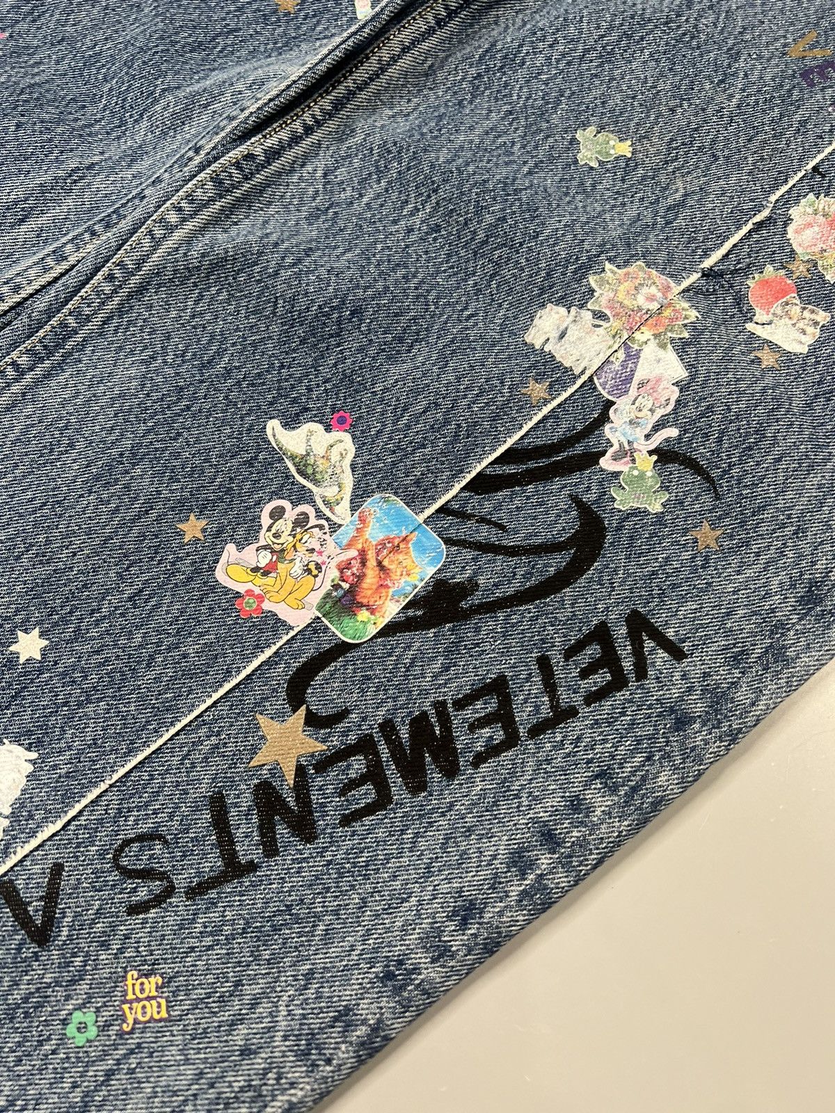 Levi's × Vetements Vetements A/W 19 Tribal & Stickers Patchwork Jeans Size US 29 - 6 Thumbnail