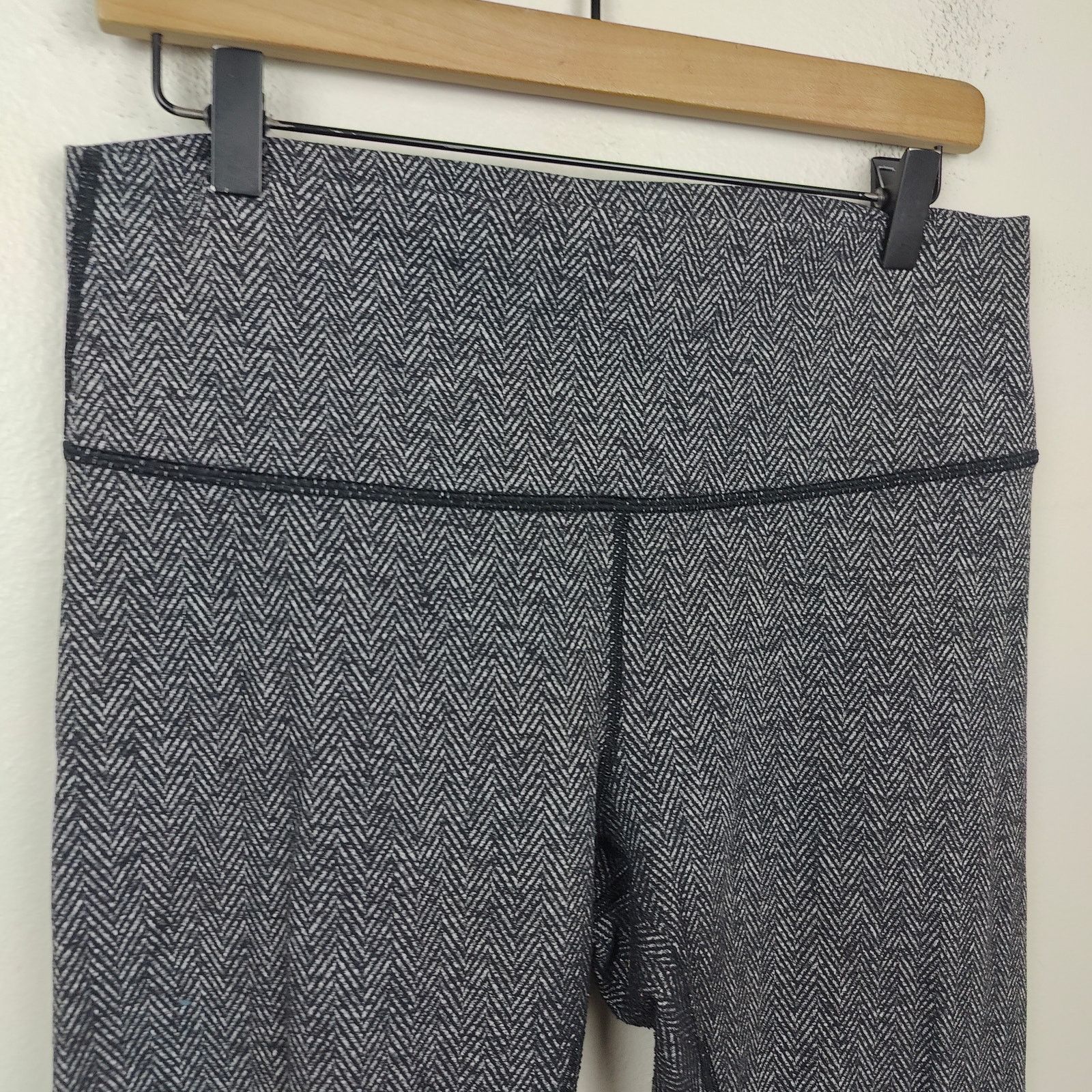 Lululemon Lululemon Wunder Under Crop Leggings Womens 12 Size 34" / US 12 / IT 48 - 2 Thumbnail
