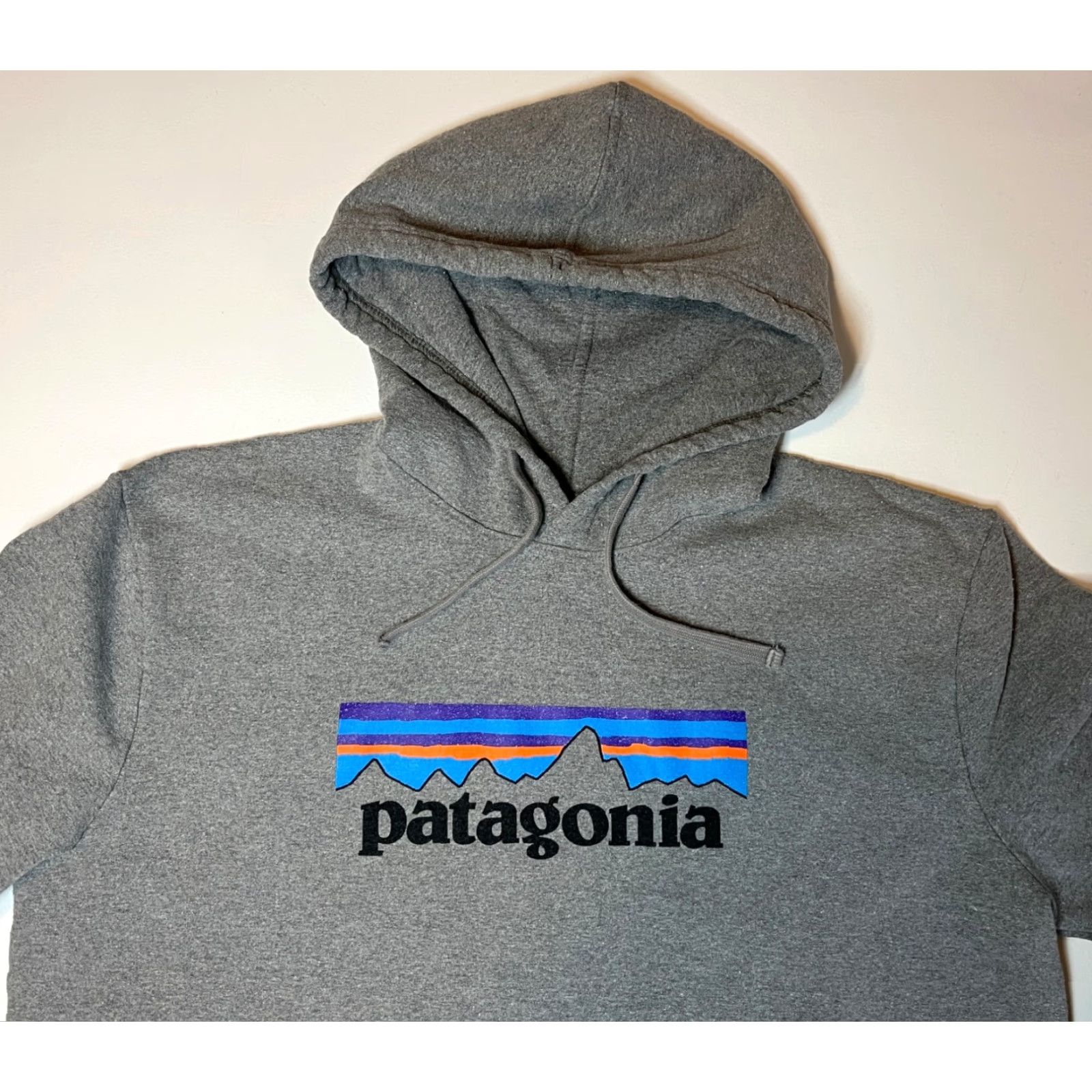 Patagonia Patagonia Men’s P-6 Logo Uprisal Hoody Shirt Regular Large Gray 39539 Outdoor Classic Hooded Mens Size US L / EU 52-54 / 3 - 5 Thumbnail