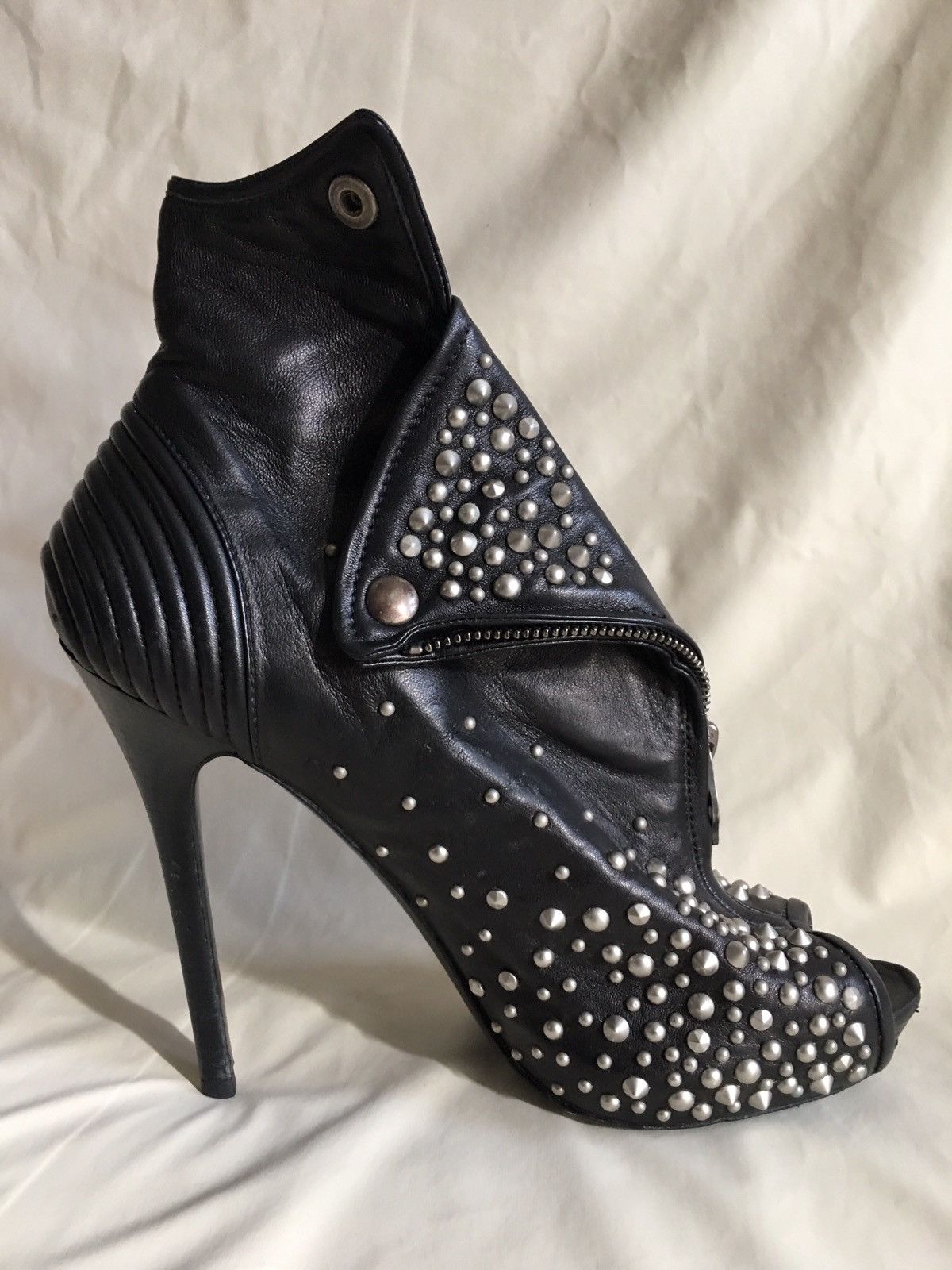 Alexander McQueen Alexander McQueen Leather Studded Faithful Skull Ankle Boots Size US 11 / IT 41 - 6 Thumbnail