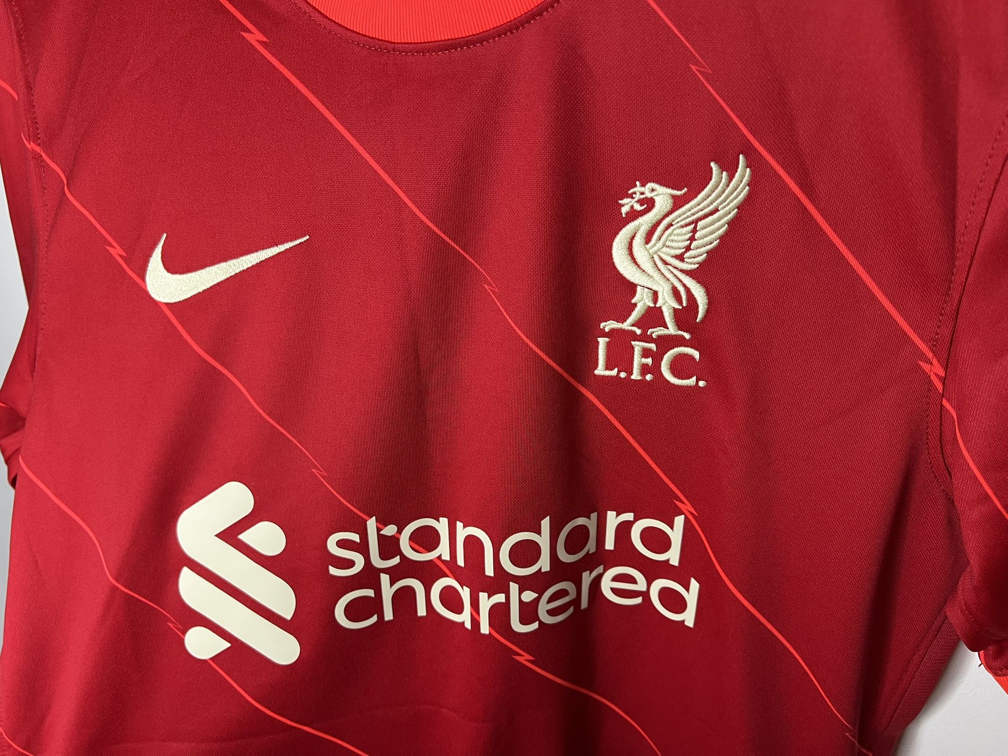 Nike LIVERPOOL 2021 2022 HOME FOOTBALL SHIRT SOCCER JERSEY NIKE Size US S / EU 44-46 / 1 - 4 Thumbnail