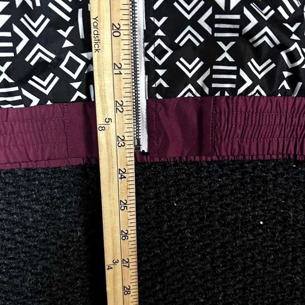 Empyre VINTAGE? EMPYRE Windbreaker Jacket Burgundy Geometric Hooded Zip Up Women’s Size L purple Nylon Jacket Womens L Zip Up Geometric Burgundy Windbreaker Size L / US 10 / IT 46 - 5 Thumbnail