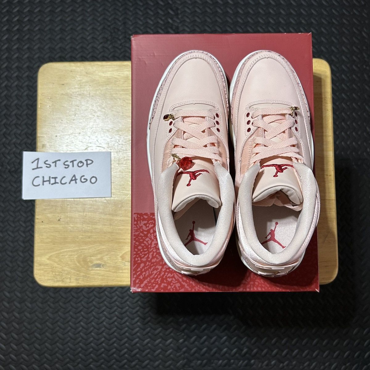 Jordan Brand × Nike Air Jordan 3 Retro Valentine's Day Womens 9.5 HJ0178-600 NEW Size US 9.5 / IT 39.5 - 4 Thumbnail