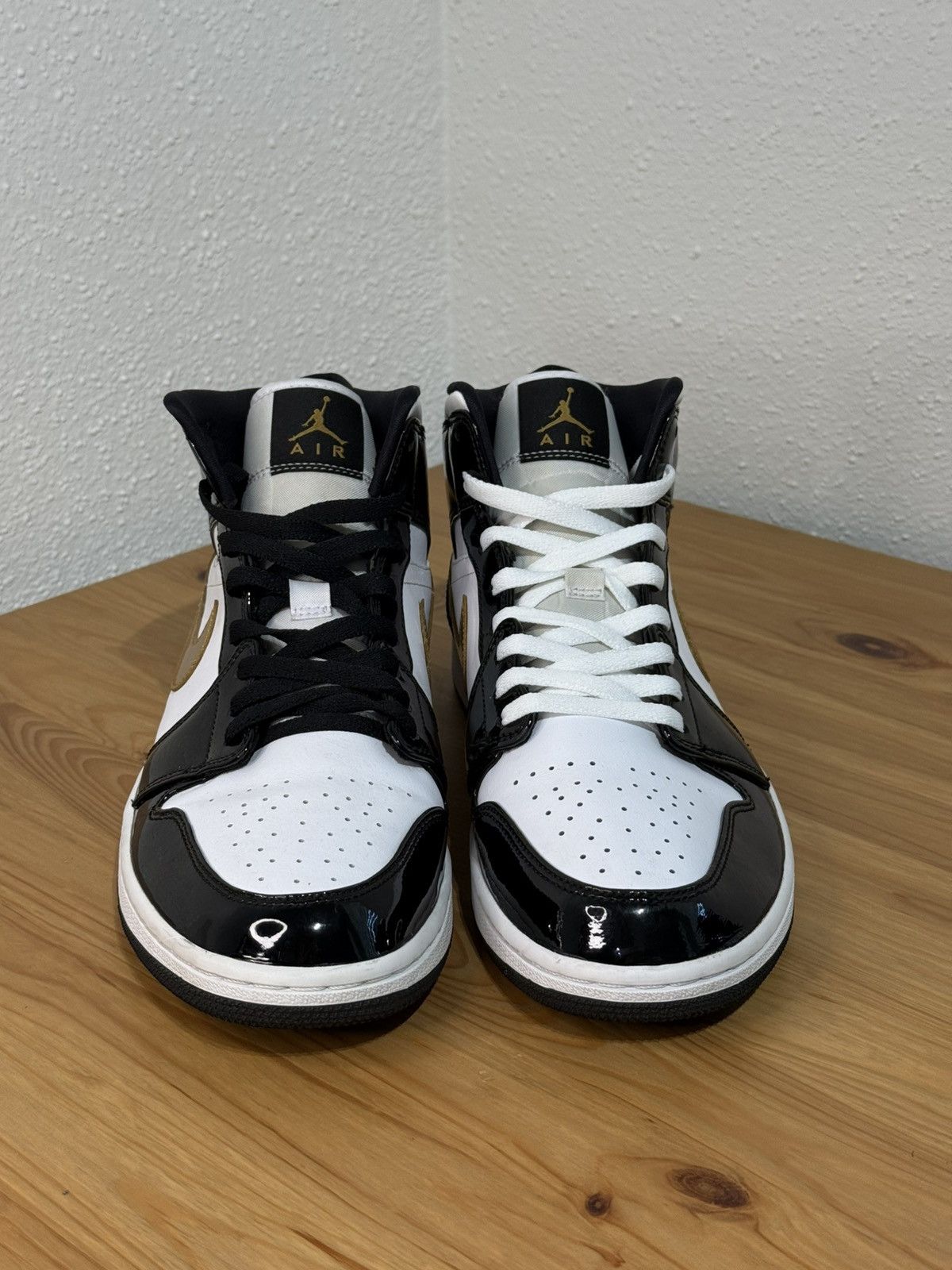 Jordan Brand × Nike Nike Air Jordan 1 Mid Patent Size US 10.5 / EU 43-44 - 2 Thumbnail