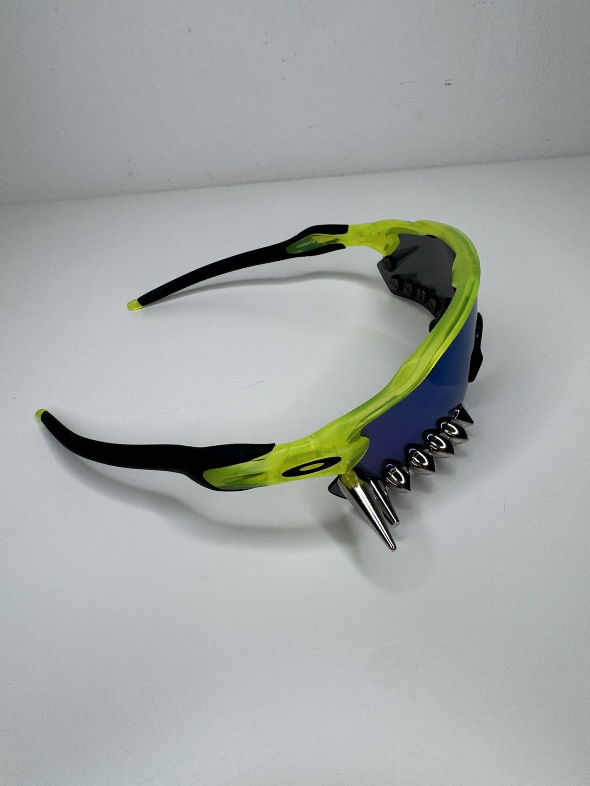 Oakley × Vetements Vetements x Oakley Spikes 400 Sunglasses Green Size ONE SIZE - 2 Thumbnail