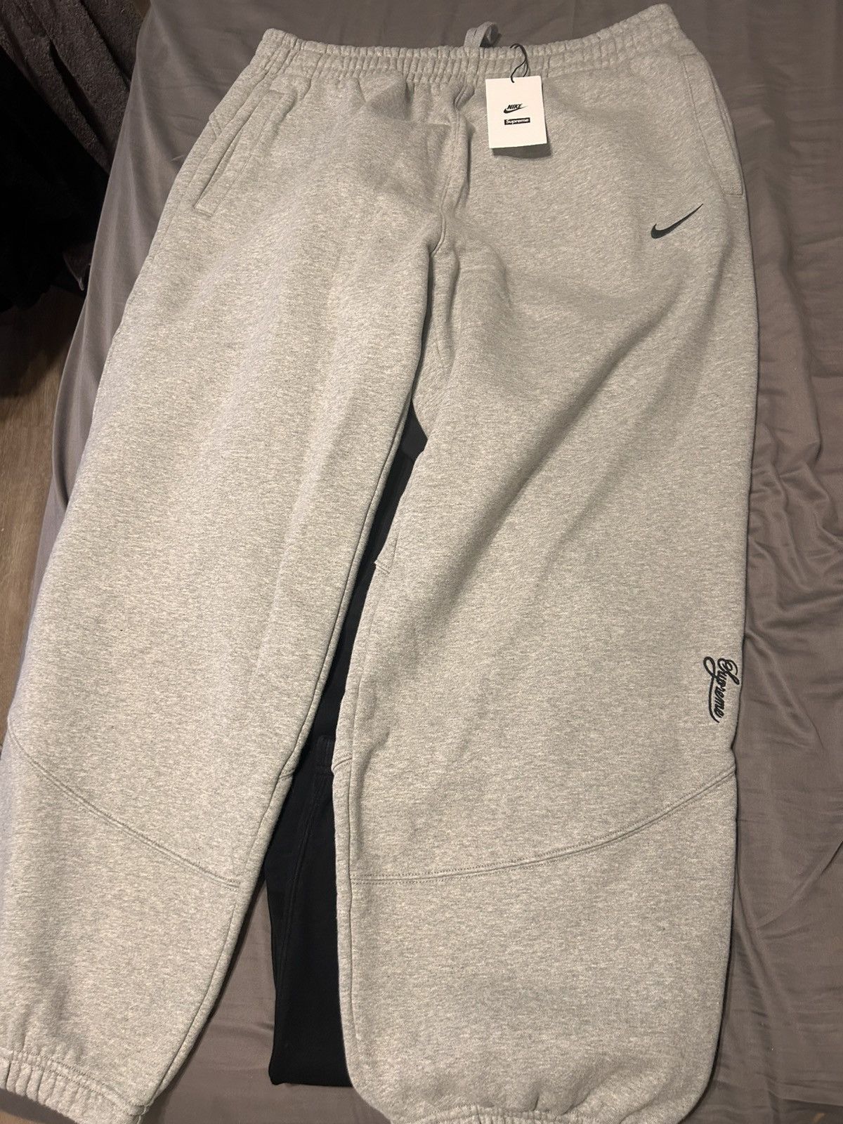 Nike × Supreme Grey supreme sweatpants Size US 34 / EU 50 - 1 Thumbnail