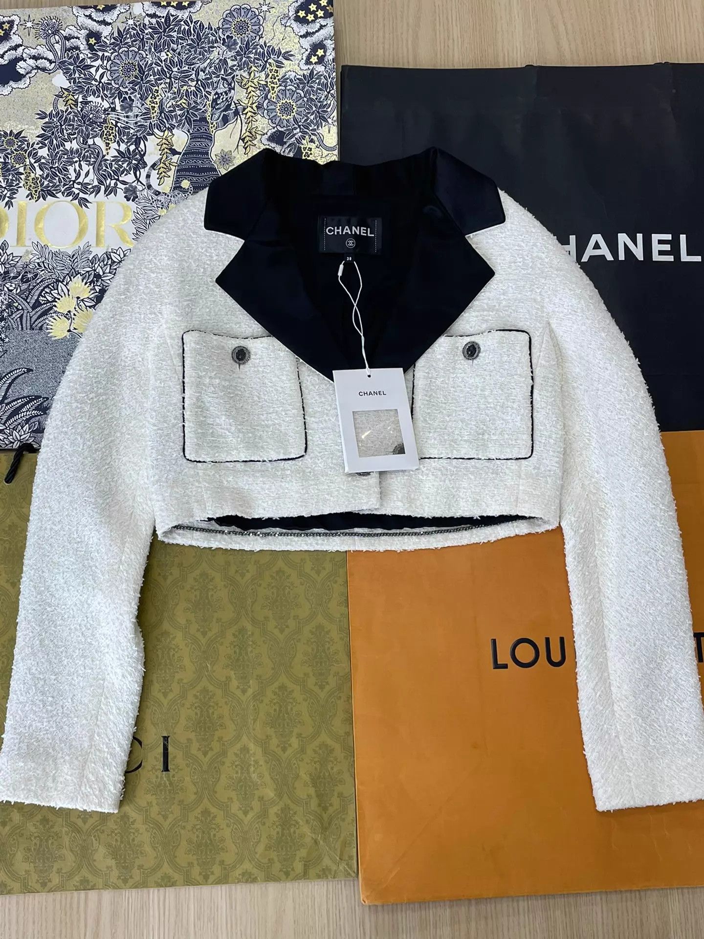 Chanel Chanel Black & White Short Jacket Women's Size 38 Size S / US 4 / IT 40 - 1 Thumbnail