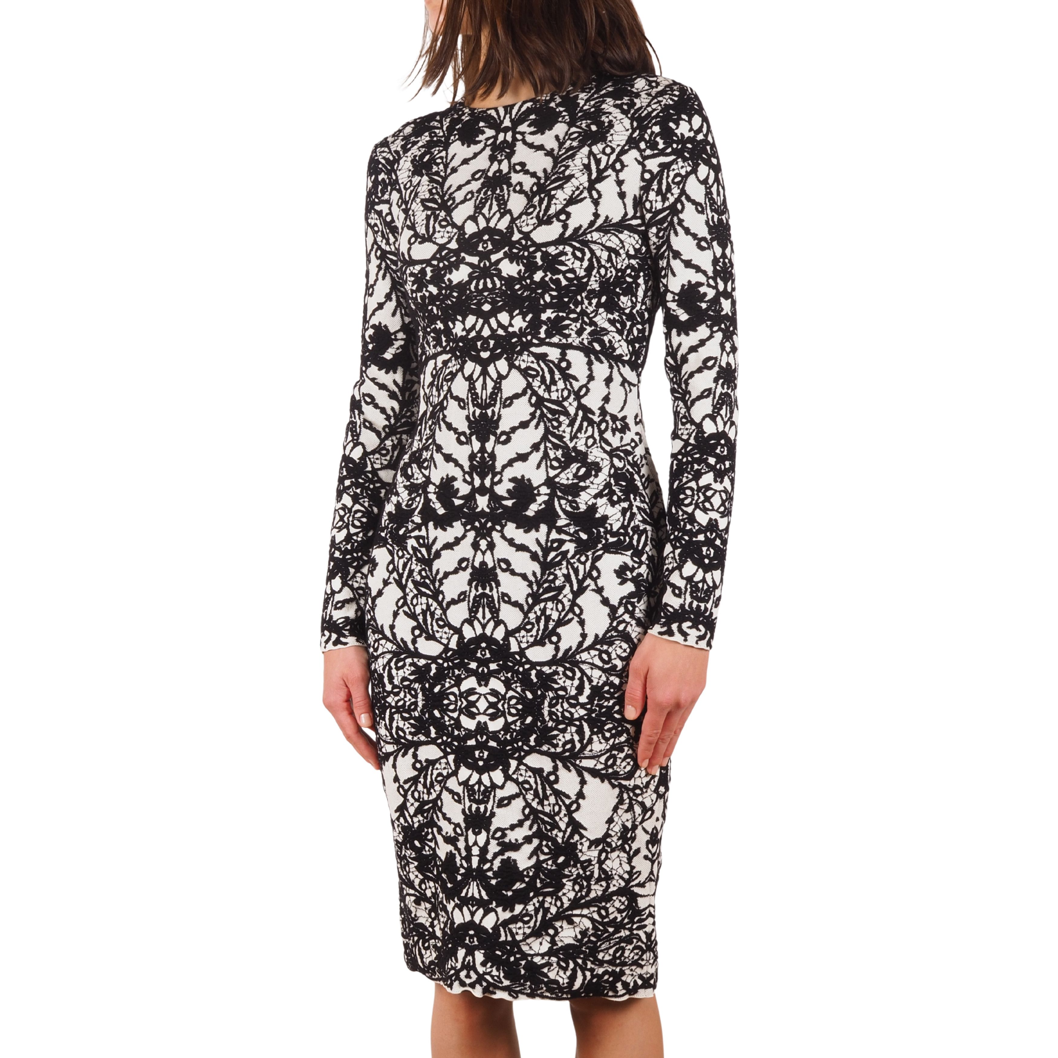 Valentino Valentino Vintage Embroidered Knit Long Sleeve Dress Size M / US 6-8 / IT 42-44 - 1 Thumbnail