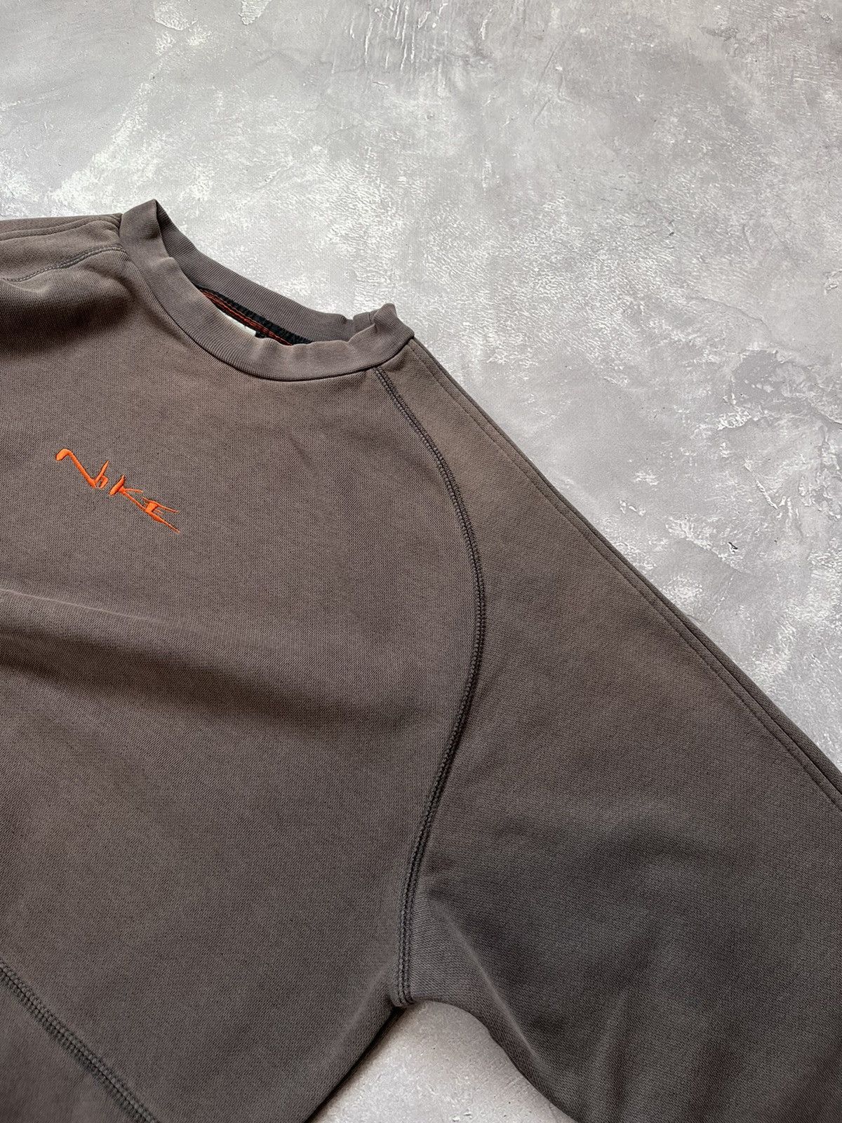 Nike Vintage Nike Y2K Faded Grey Distressed Sweatshirt Size M Size US M / EU 48-50 / 2 - 6 Thumbnail