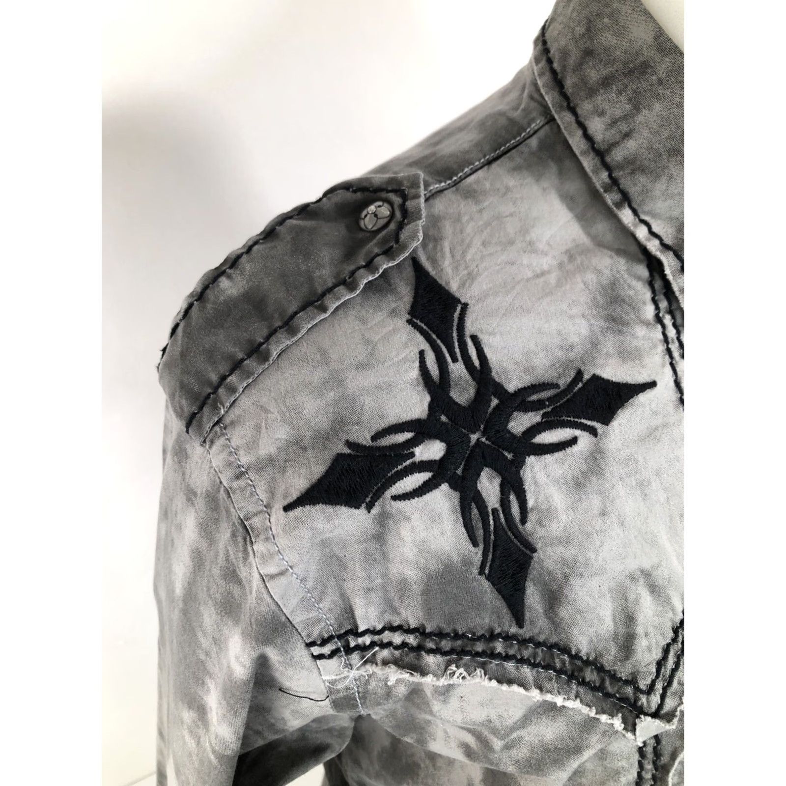 Roar VINTAGE Roar Embroidered Mens L Button-Up Shirt Tribal Epaulets Gray / Black EXCELLENT Size US L / EU 52-54 / 3 - 4 Thumbnail
