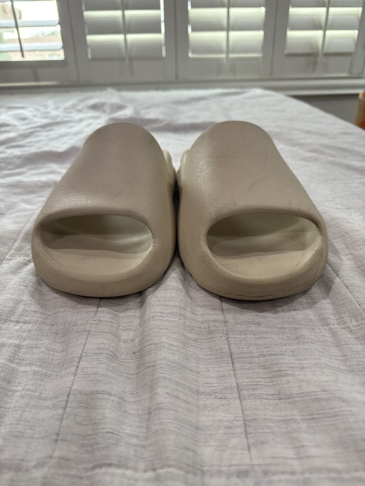 Yeezy YEEZY slide Bone size 13 Size US 13 / EU 46 - 2 Thumbnail