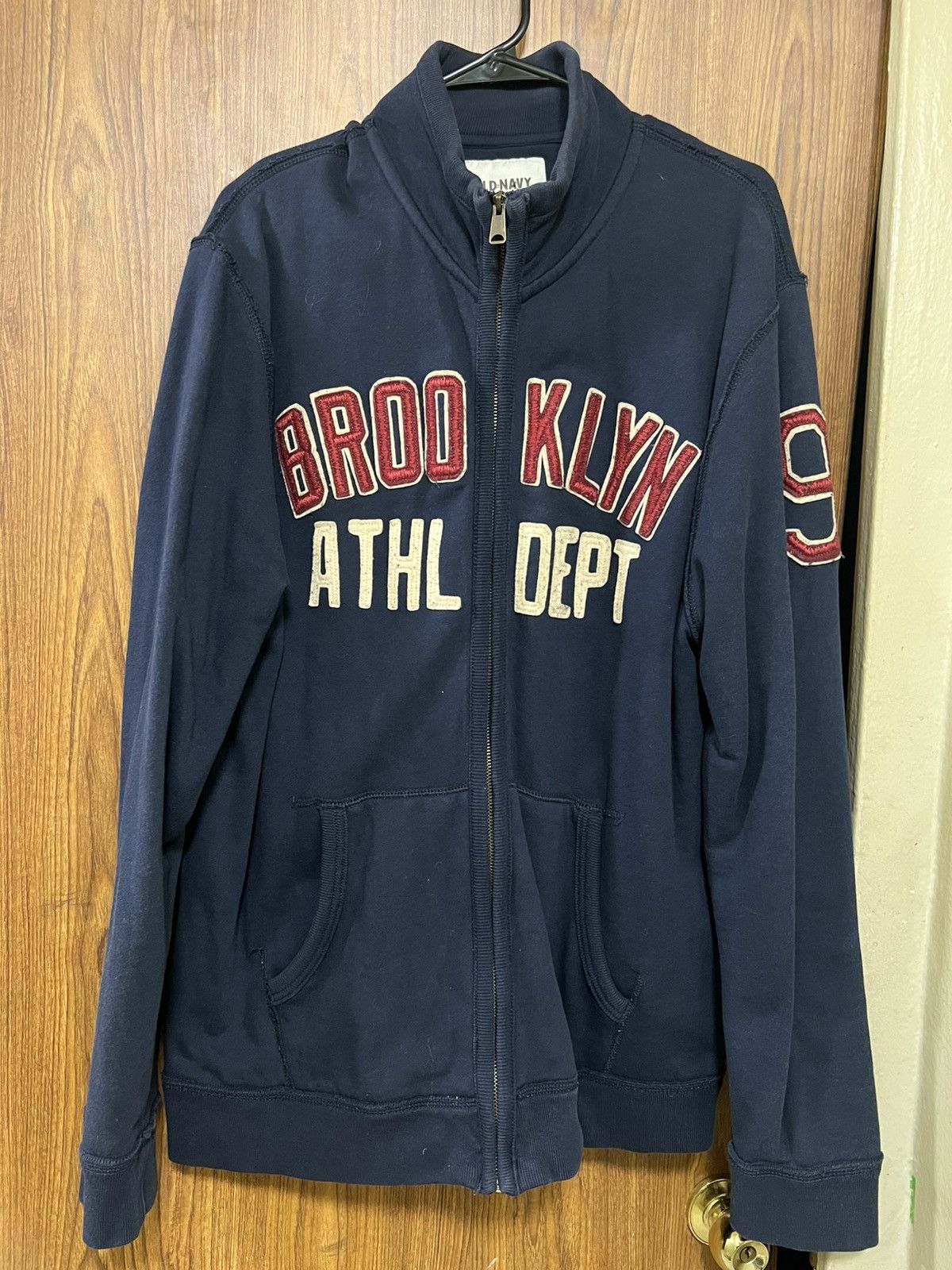 Old Navy SIZE XL Old Navy Sweater Size US XL / EU 56 / 4 - 1 Thumbnail