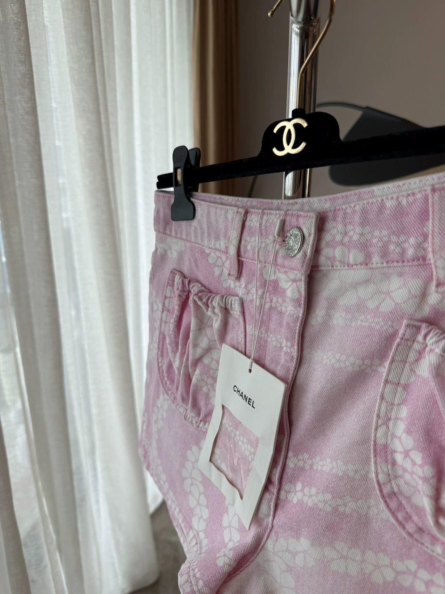 Chanel Chanel 25 Coco Beach Pink Floral Shorts 36 Size 26" / US 2 / IT 38 - 6 Thumbnail