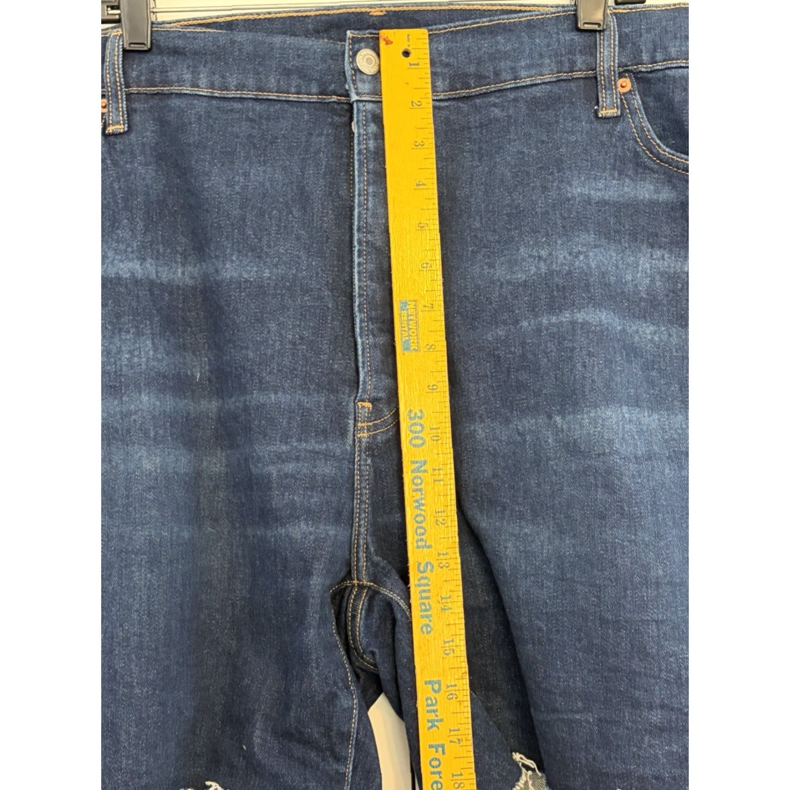 Old Navy NWT Old Navy High Rise Smoothing Pocket Button Fly Shorts 24 Womens Denim Blue 5-Pocket 90s Bohemian Cowboys Cut-Off Regular Fit Size 42" / US 20 - 3 Thumbnail