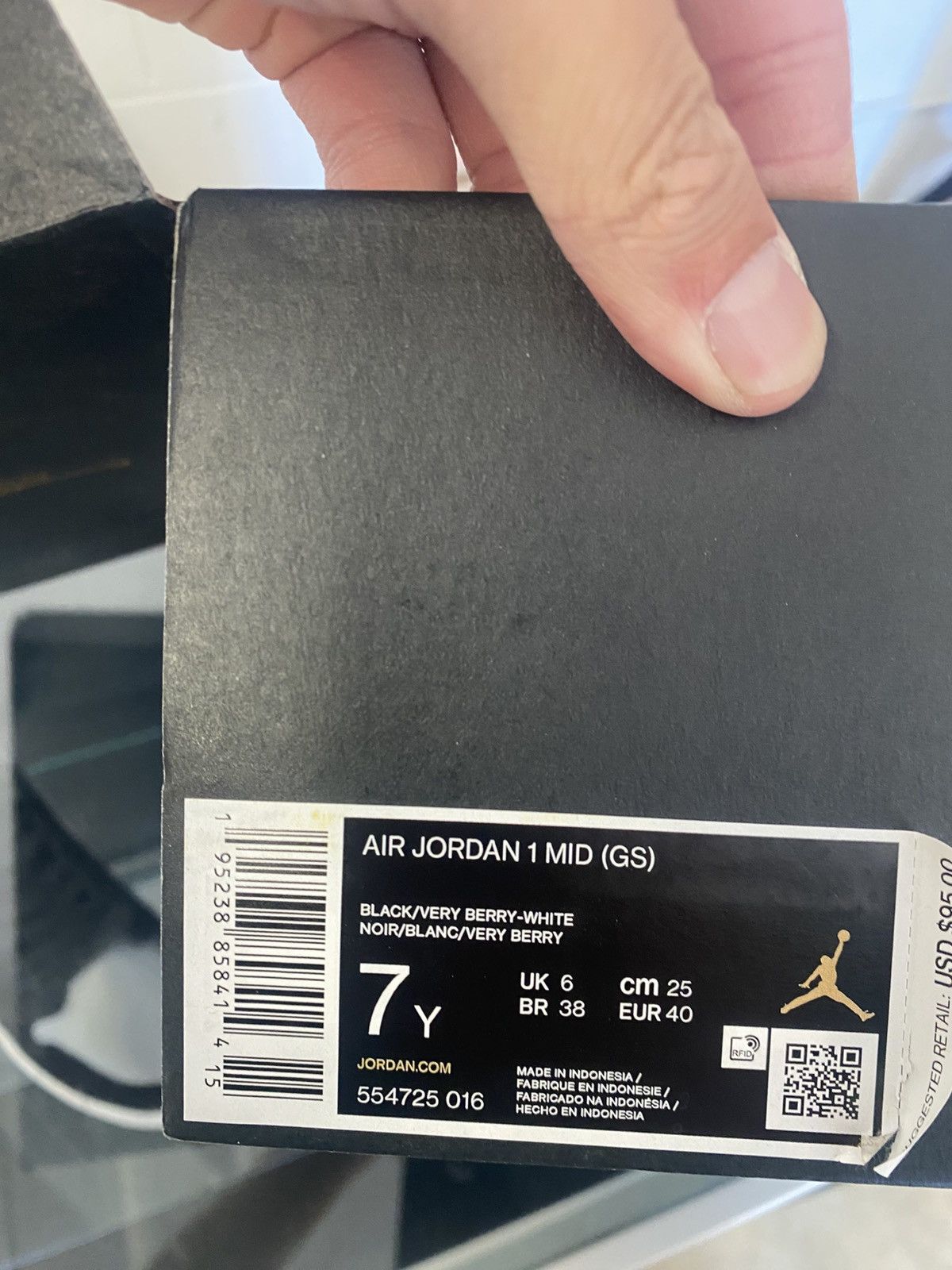 Jordan Brand Jordan 1 Mid Black Very Berry White Size US 7 / EU 40 - 2 Thumbnail