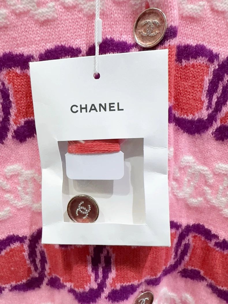 Chanel Chanel 23B early autumn full logo long-sleeved cardigan 250 Size XS / US 0-2 / IT 36-38 - 2 Thumbnail