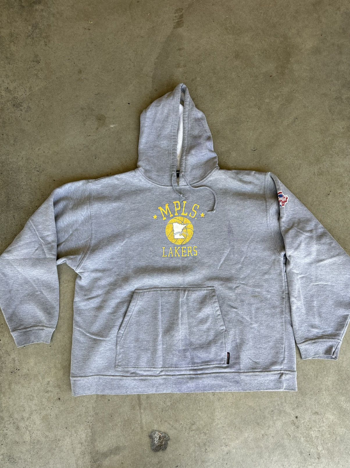 Reebok Vintage NBA Reebok Hardwood Classics MPLS Lakers Hoodie Size US XL / EU 56 / 4 - 1 Thumbnail