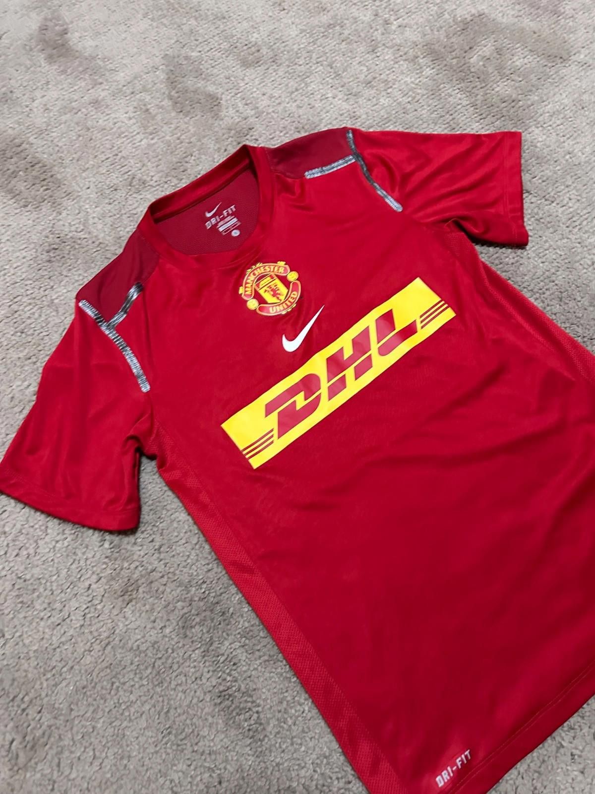 Nike MANCHESTER UNITED 2013/14 PREMATCH TRAINING FOOTBALL SHIRT Size US XL / EU 56 / 4 - 3 Thumbnail