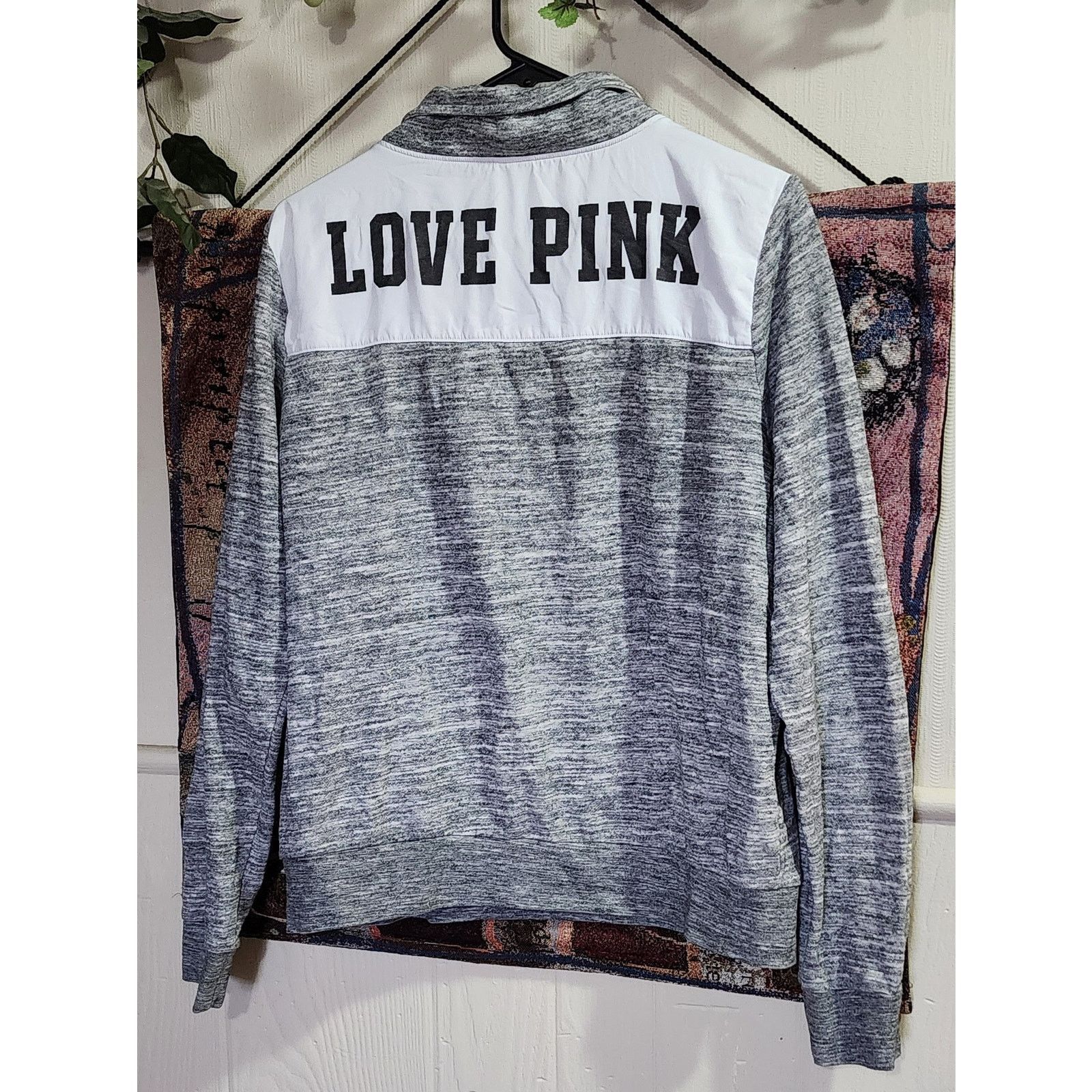Victoria's Secret PINK Victoria’s Secret sweatpants 3/4 zip top sz Med. Size 32" / US 10 / IT 46 - 9 Thumbnail