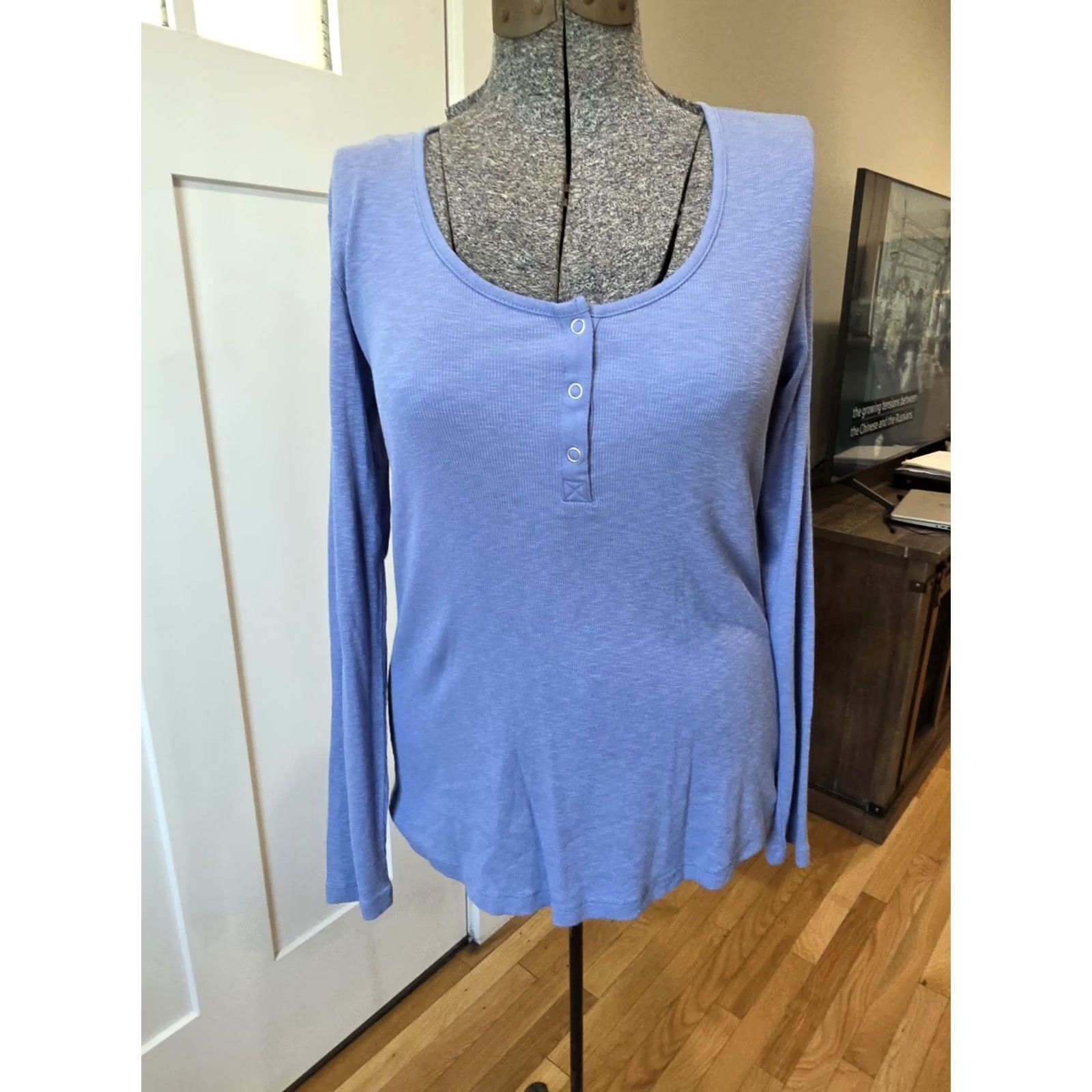 Eddie Bauer Eddie Bauer Henley T-Shirt Long Sleeve Snap Blue Medium Womens L Size L / US 10 / IT 46 - 2 Thumbnail