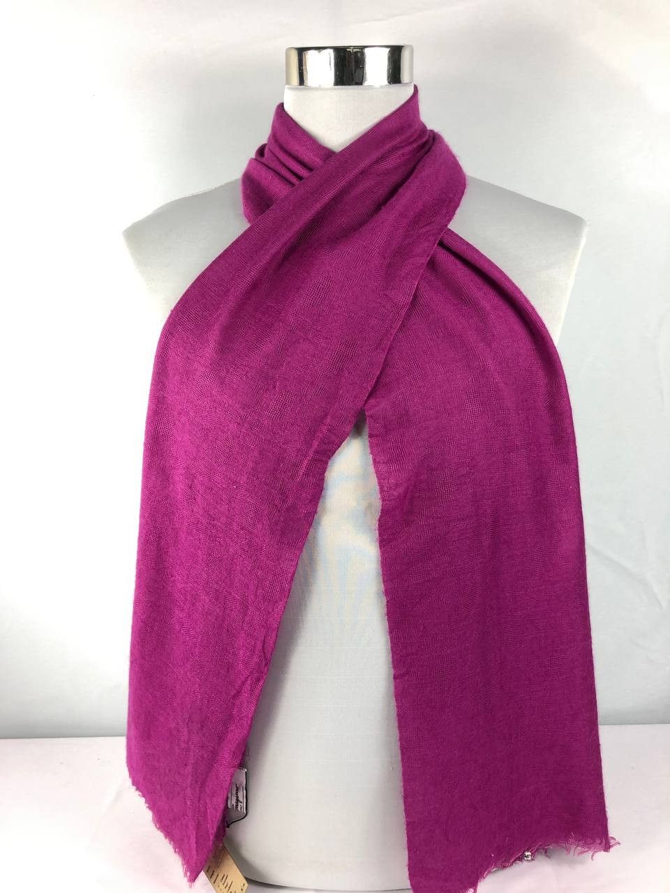 Salvatore Ferragamo Salvatore Ferragamo Scarf / Muffler / Neckwear FS283 Size ONE SIZE - 1 Thumbnail