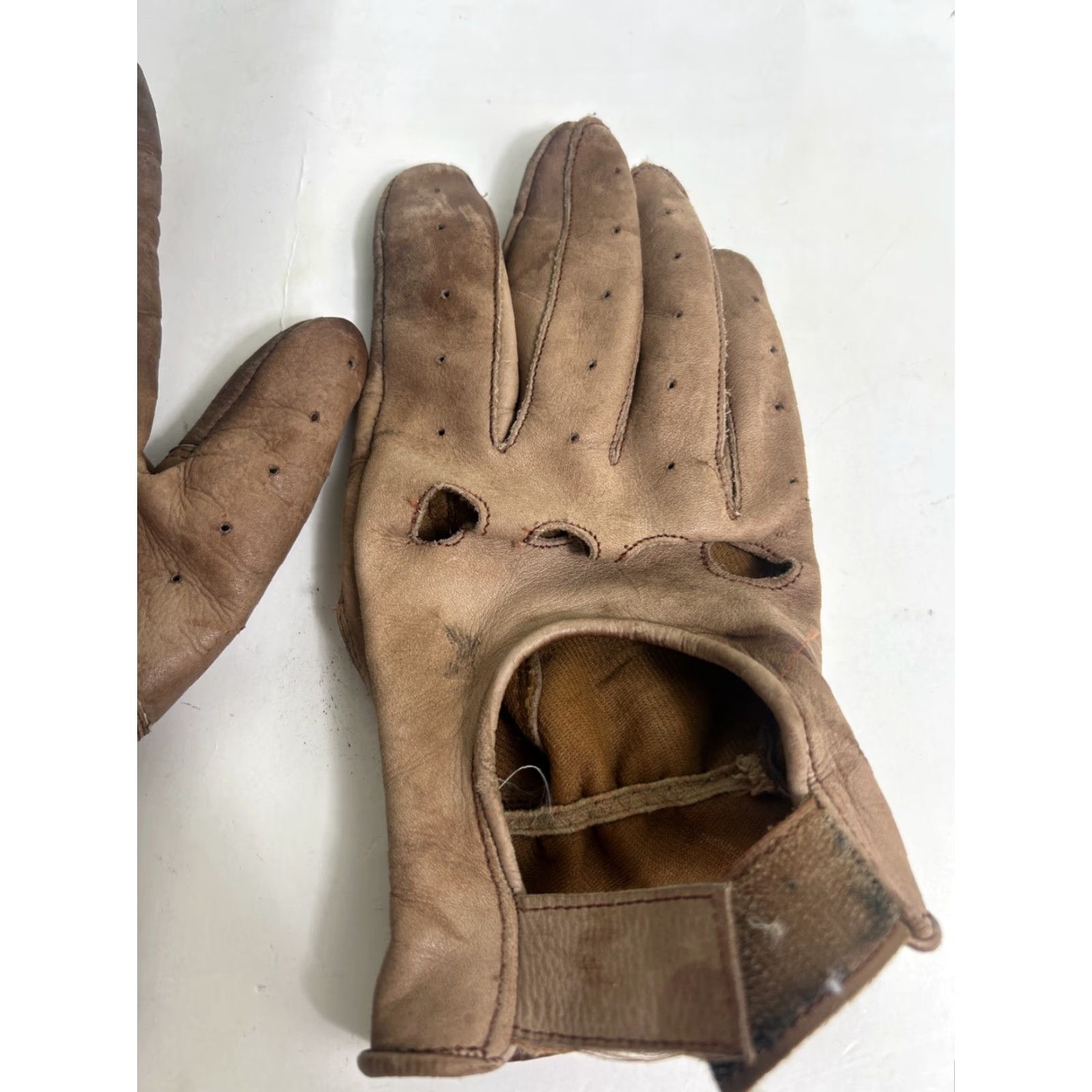 Vintage Gladiator Driving Gloves Women XL Brown Leather Distressed Sports Glove Size ONE SIZE - 3 Thumbnail