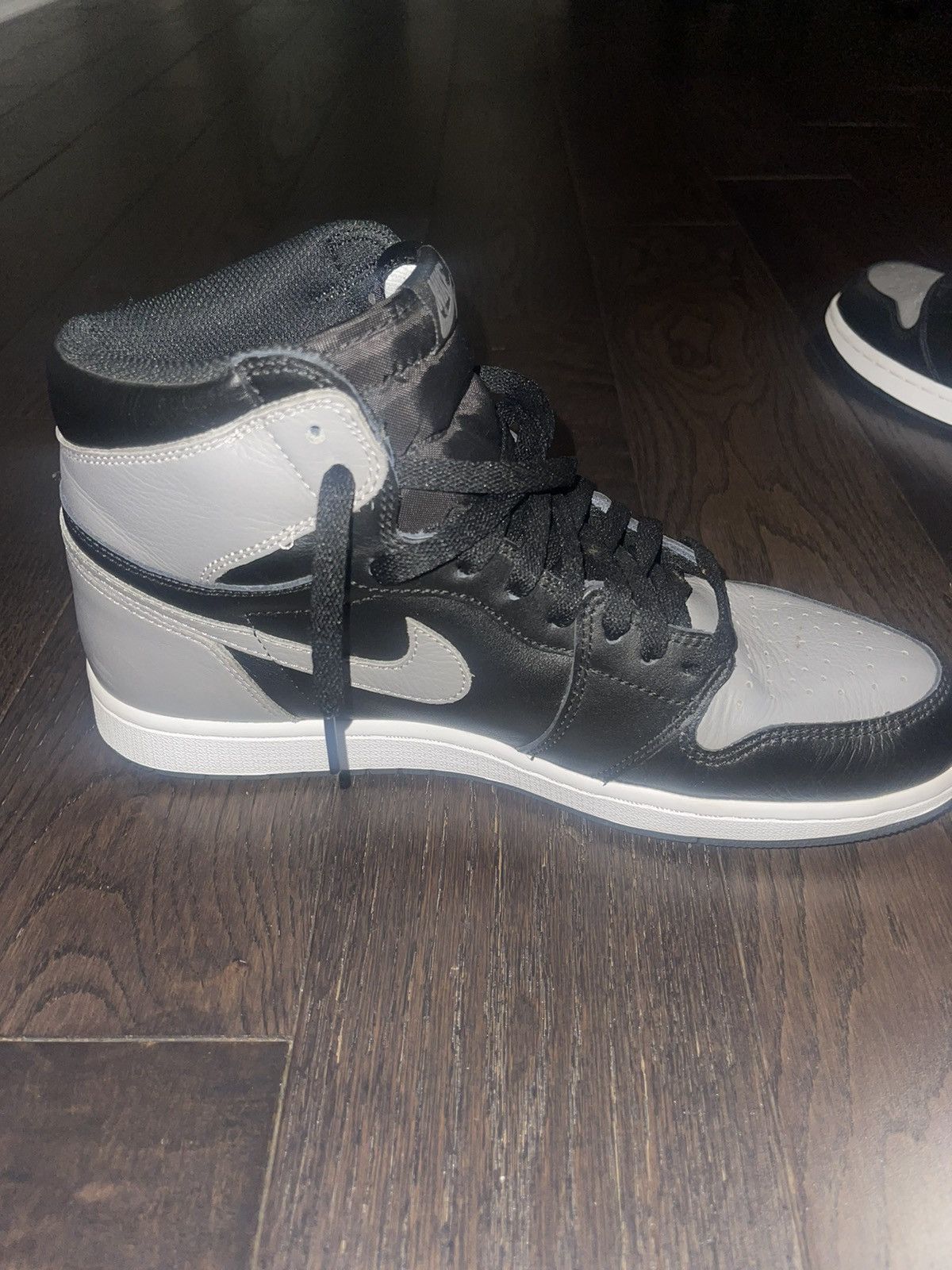 Jordan Brand Air Jordan 1 Retro “Shadows” Size US 11 / EU 44 - 7 Thumbnail